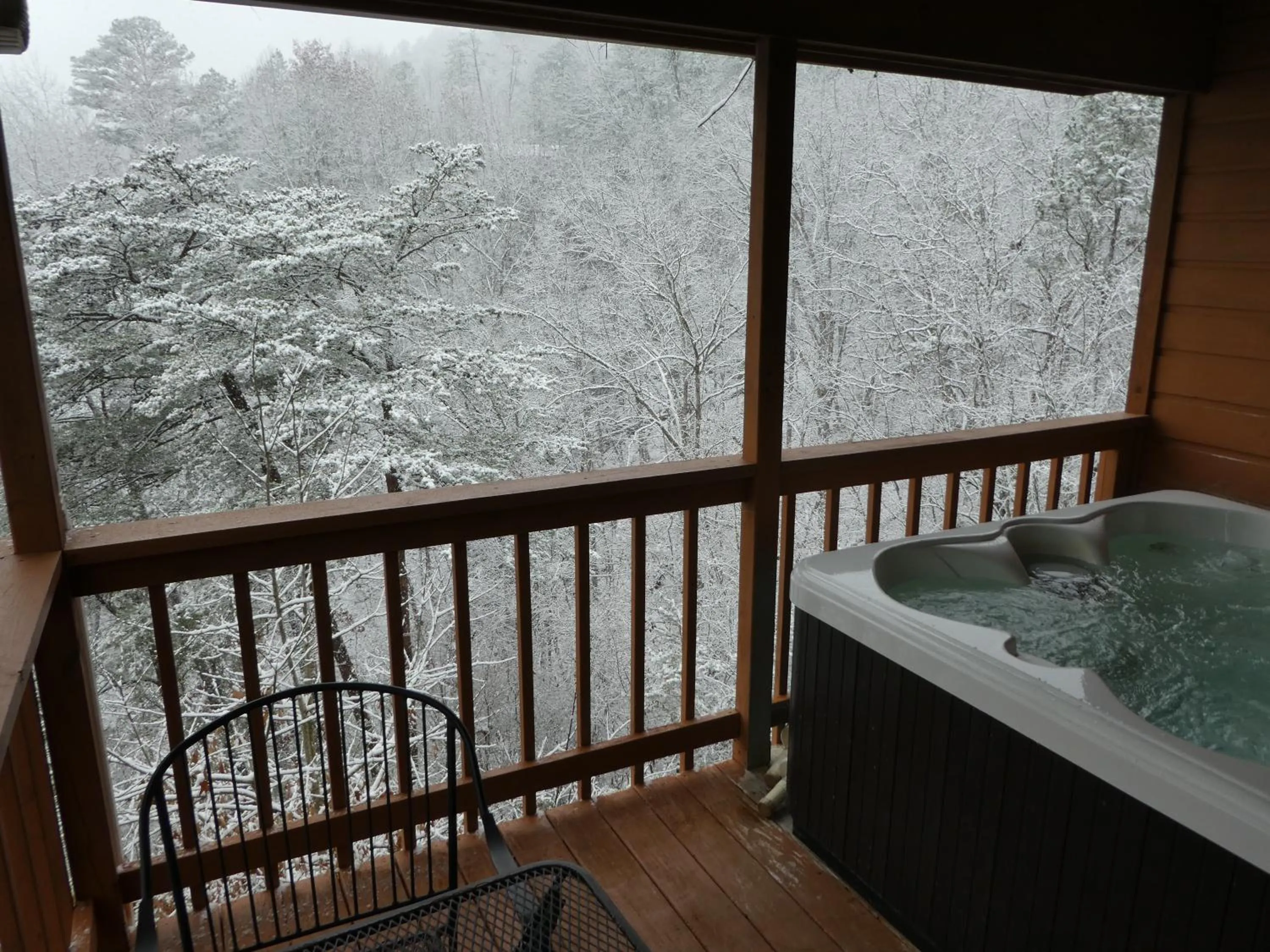 Hot Tub in Ladybug Resort Romantic Cabin With Mountain Views, Game Room, Close to Dollywood