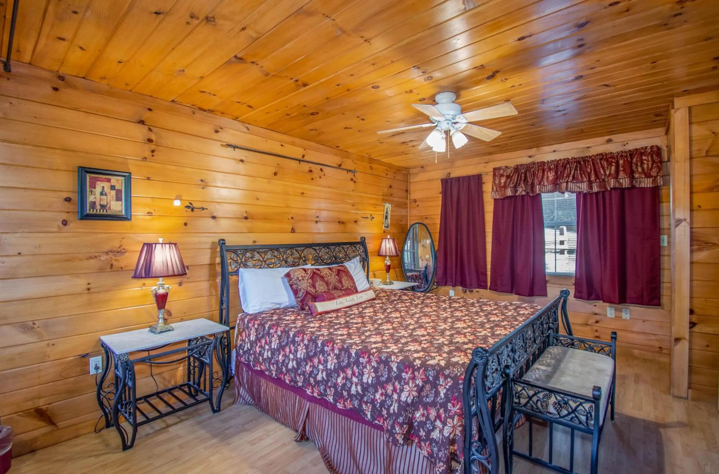 Bed in Ladybug Resort Romantic Cabin With Mountain Views, Game Room, Close to Dollywood