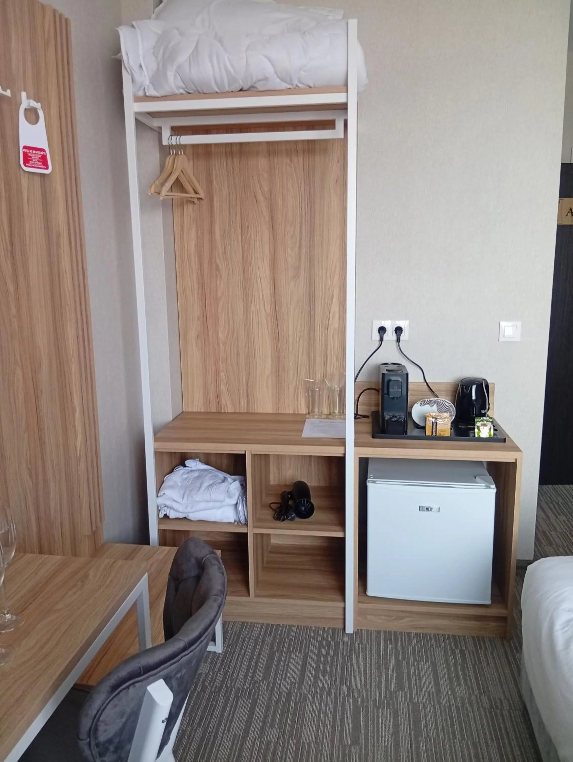 Coffee/tea facilities, Bed in Vihren Royal Palace