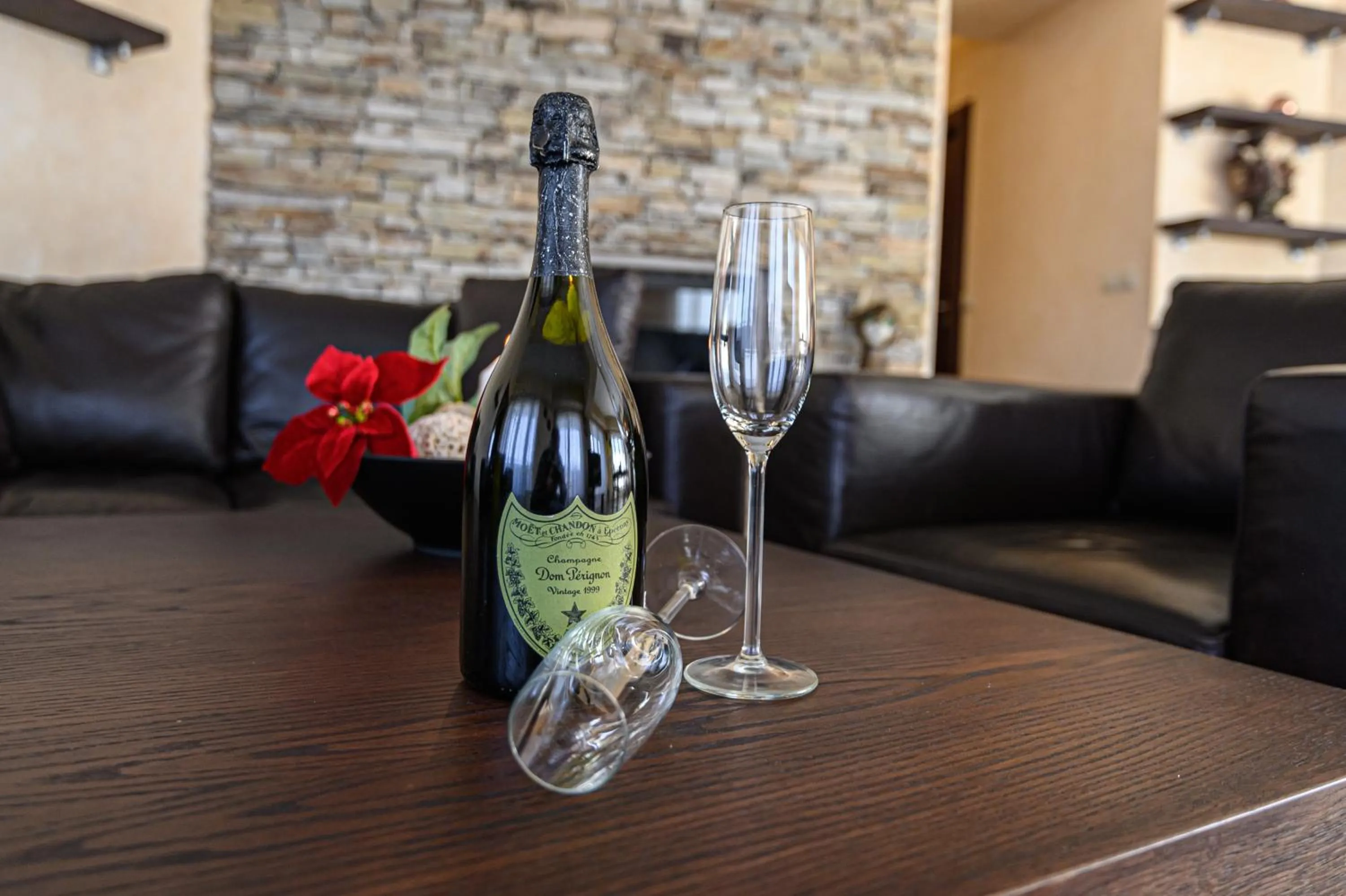 Communal lounge/ TV room in Vihren Royal Palace