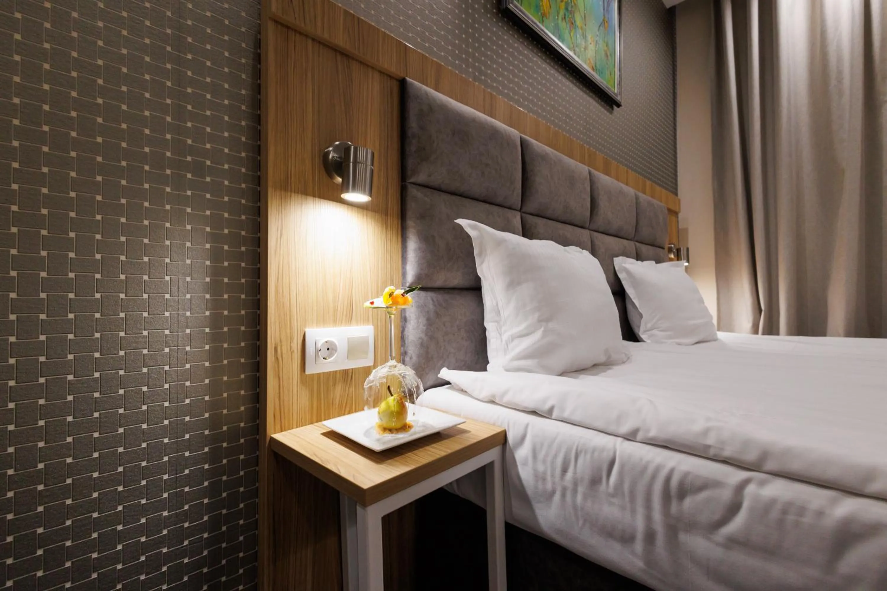 Photo of the whole room, Bed in Vihren Royal Palace