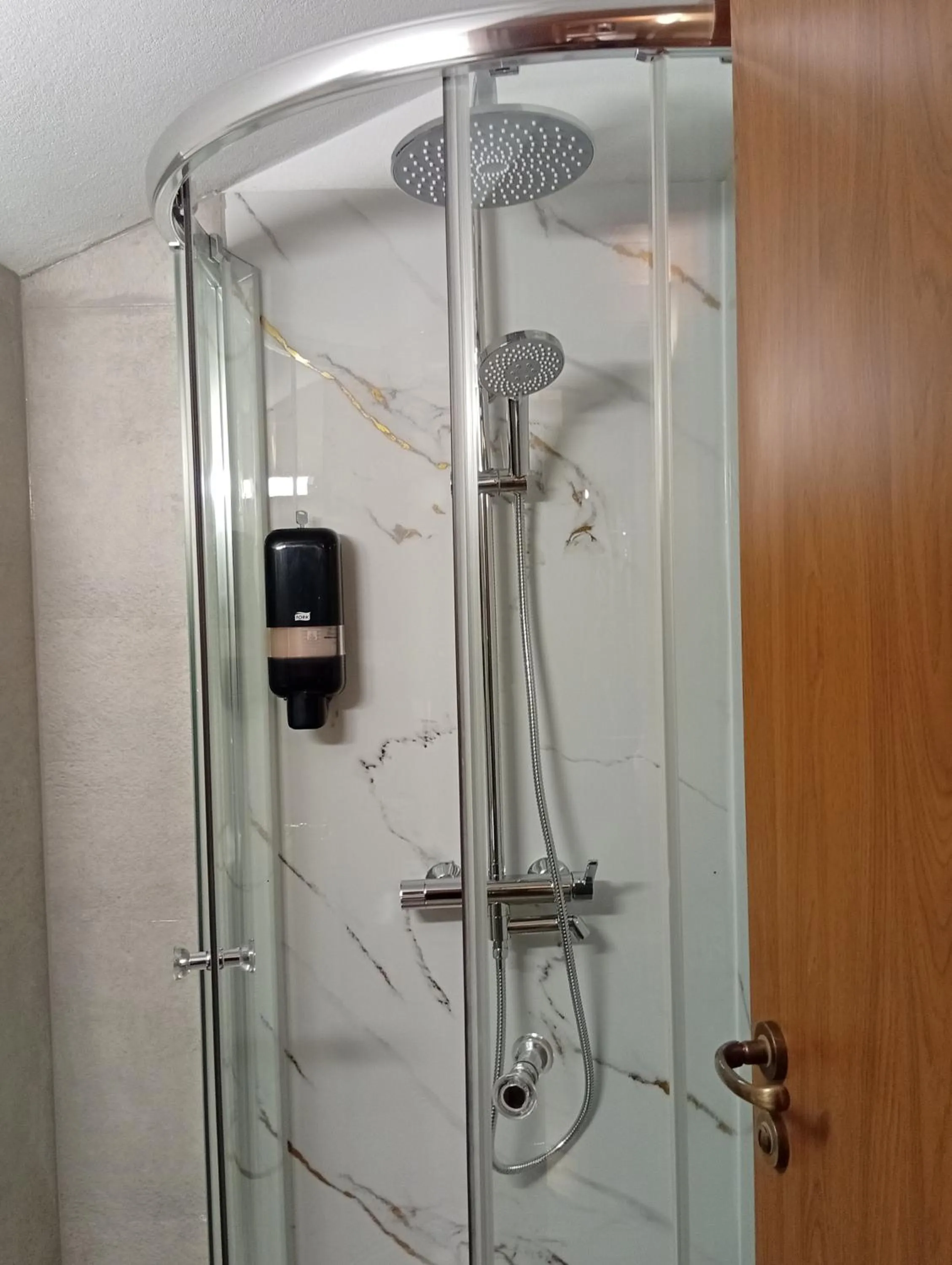 Shower in Vihren Royal Palace