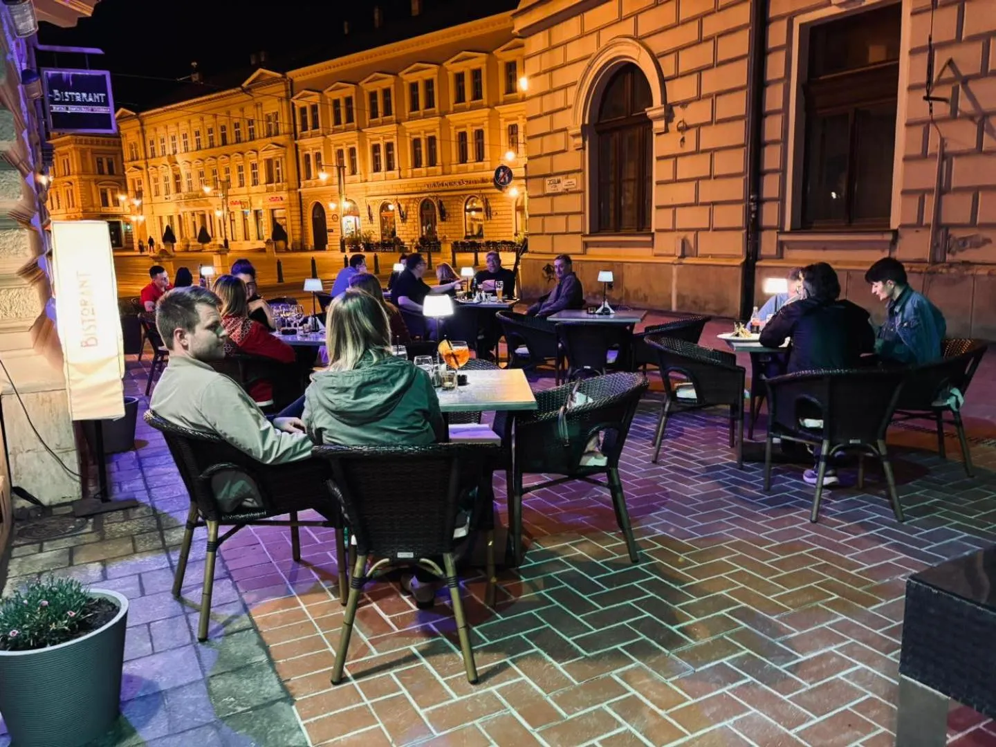 Restaurant/places to eat in Soleil Apartman Szeged