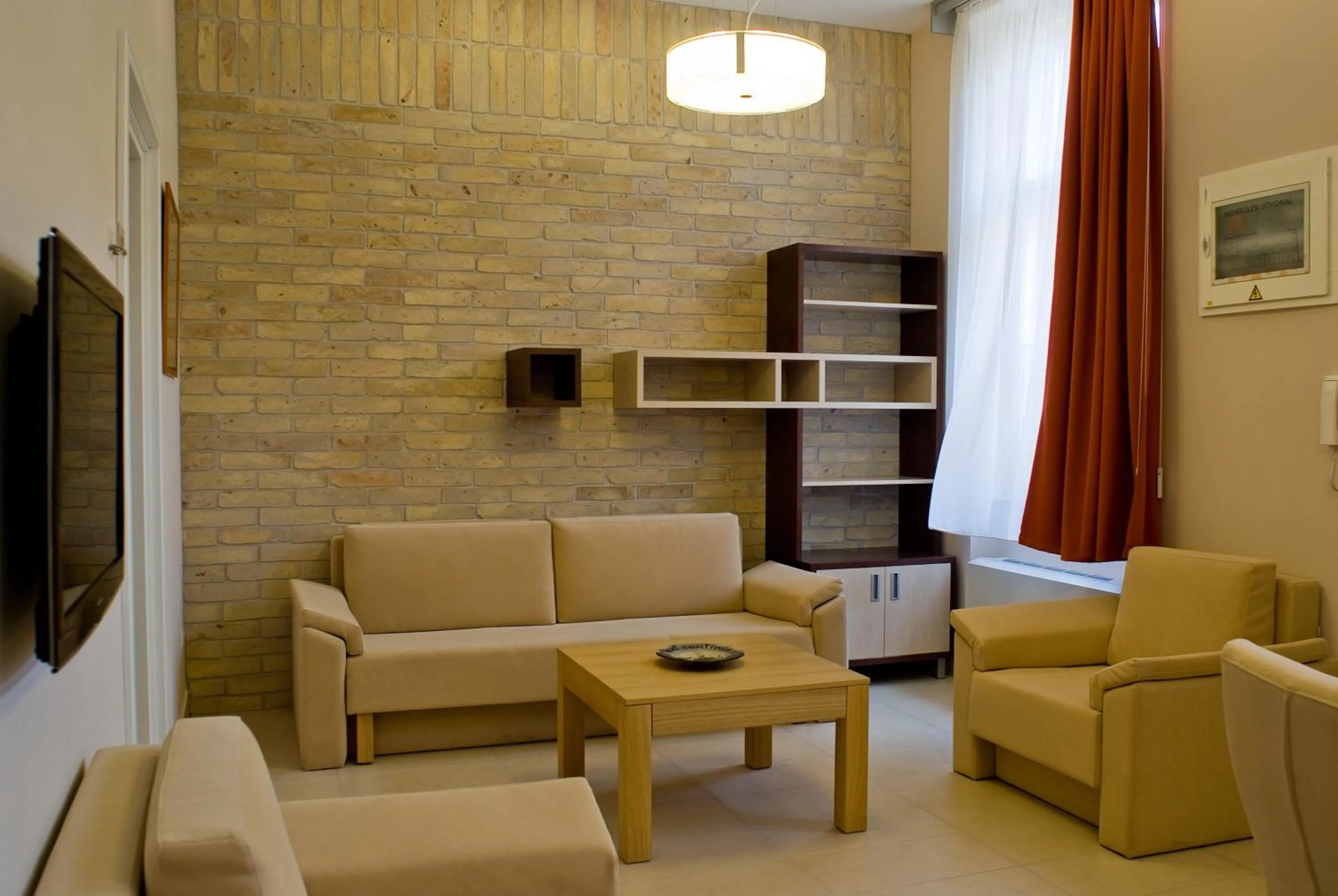 Communal lounge/ TV room in Soleil Apartman Szeged