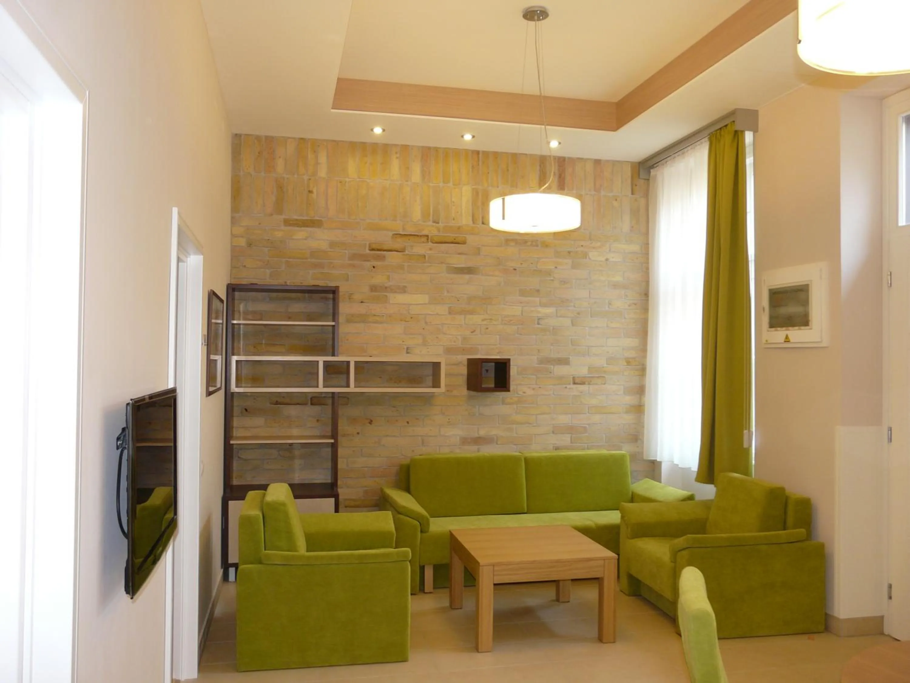 Communal lounge/ TV room in Soleil Apartman Szeged
