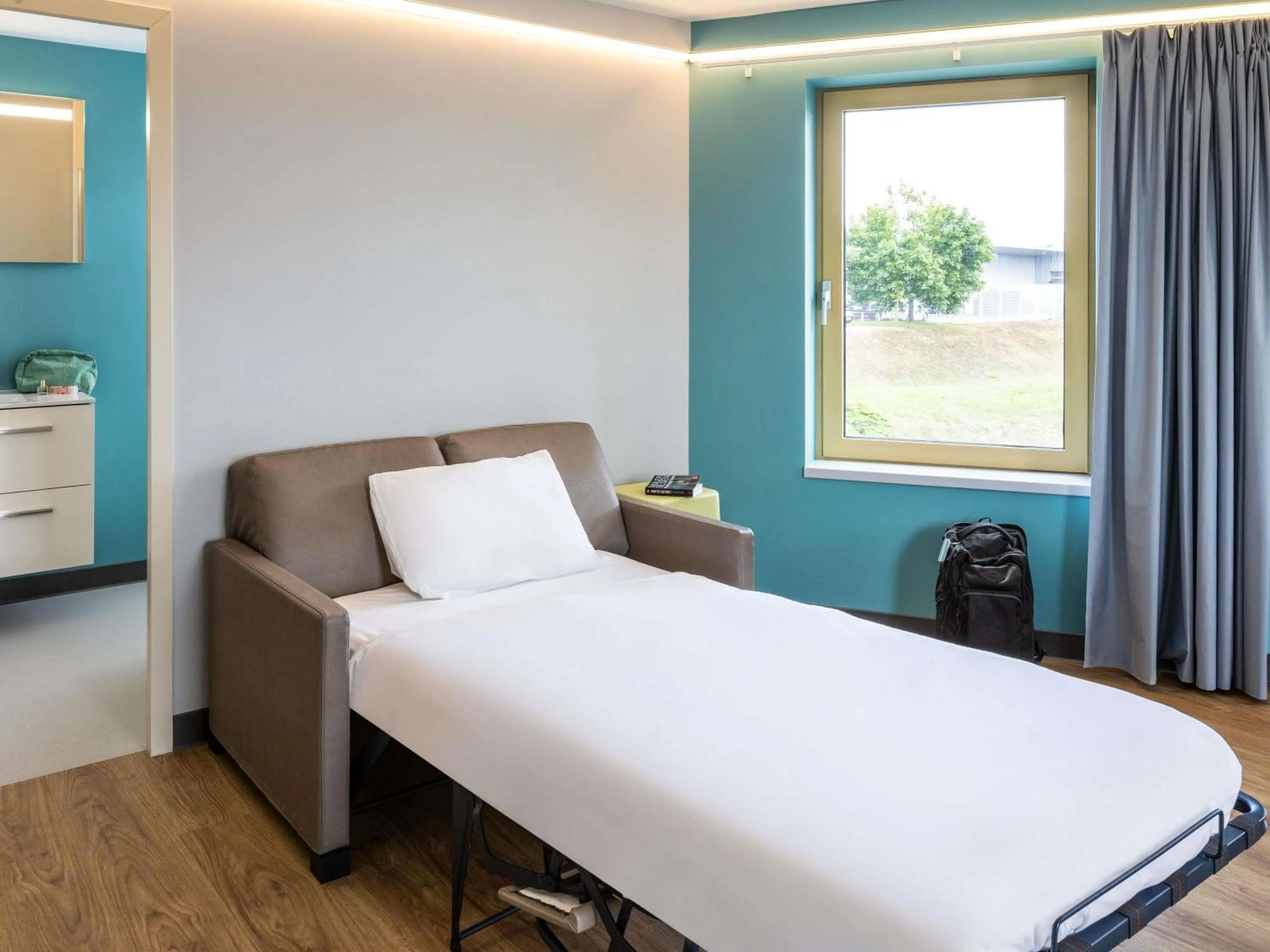 Bedroom, Bed in ibis budget Epinal