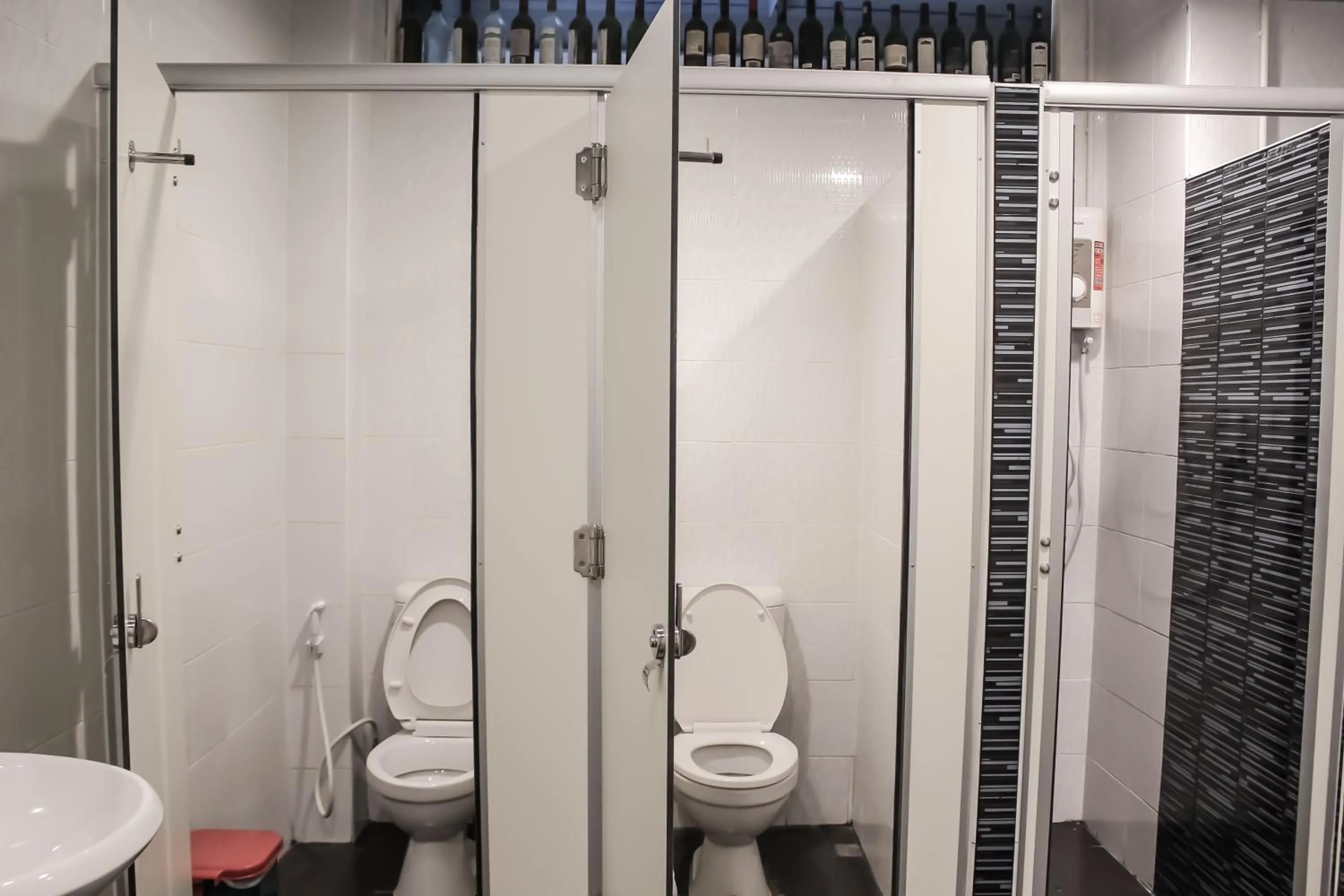 Shower in Khaosan Station