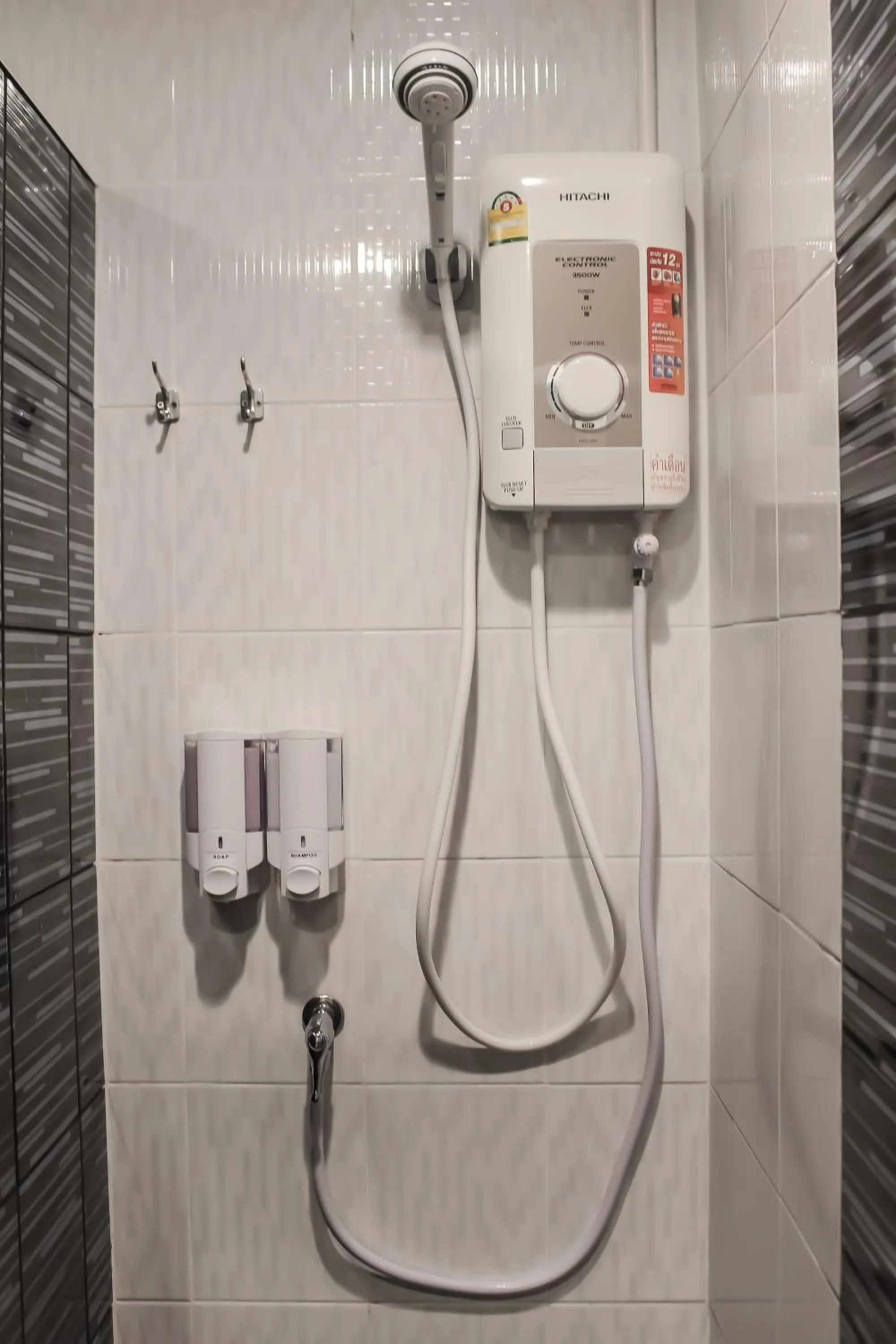 Shower in Khaosan Station