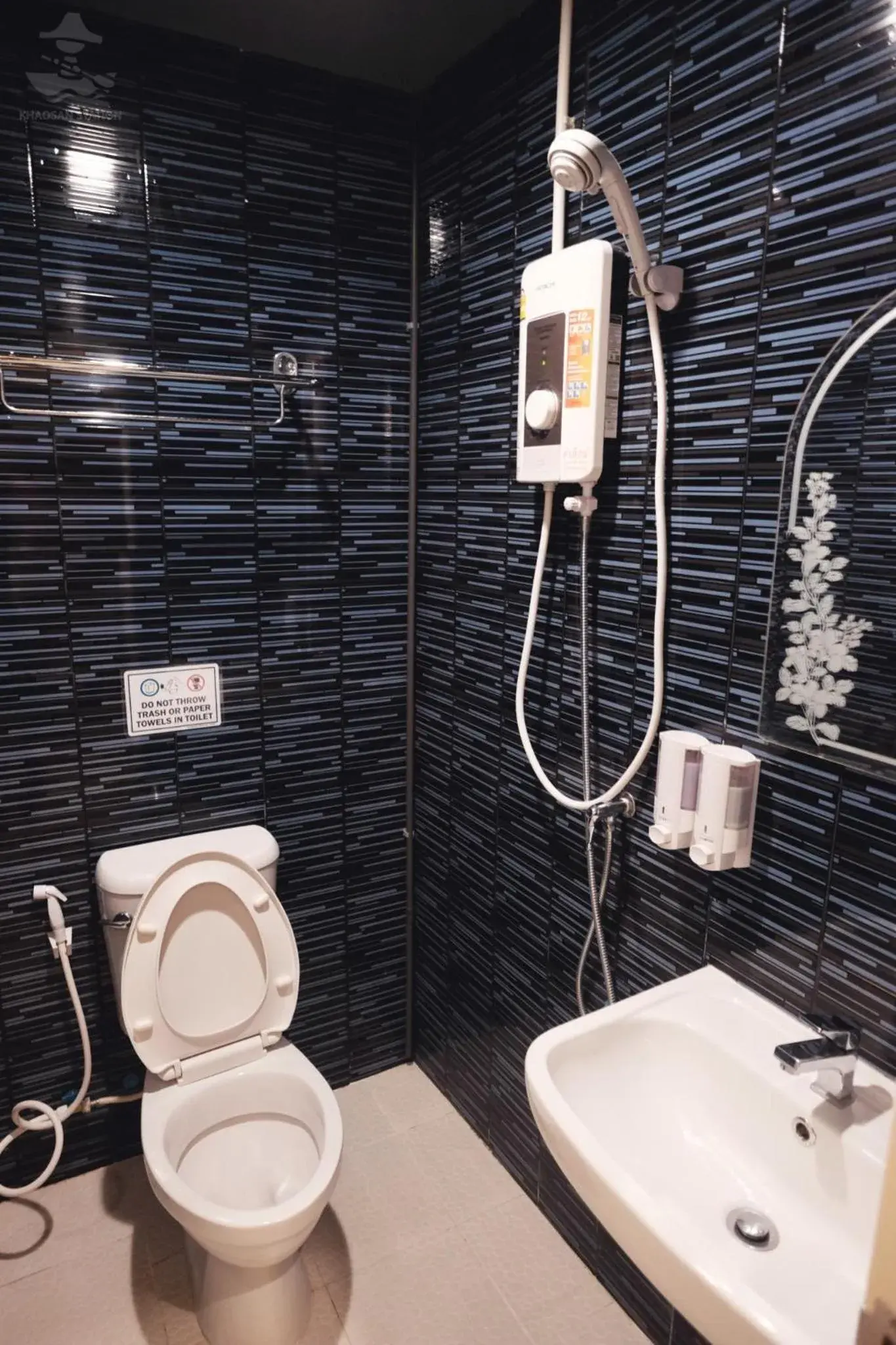 Shower in Khaosan Station Shower in Khaosan Station