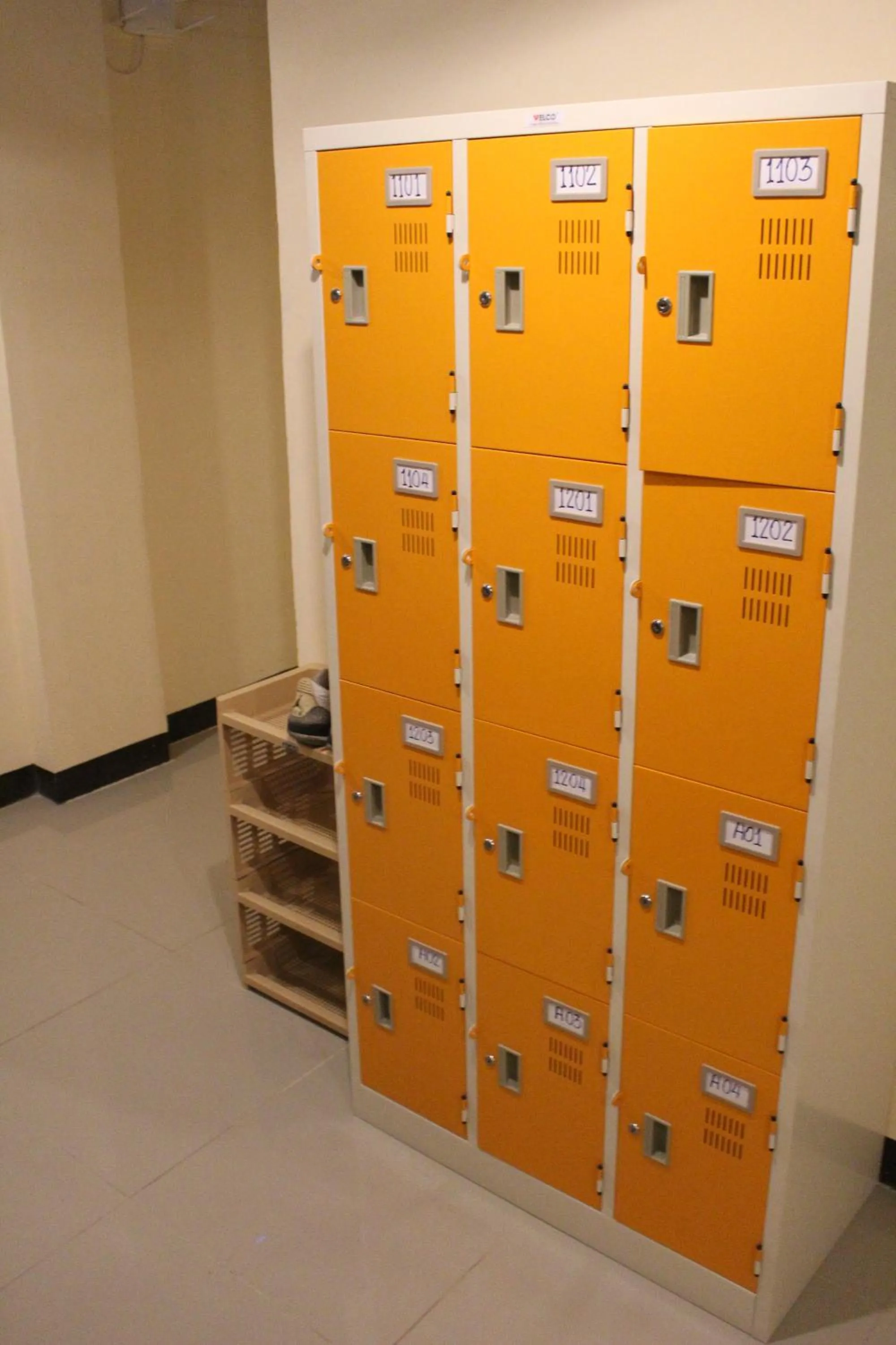 locker in Khaosan Station
