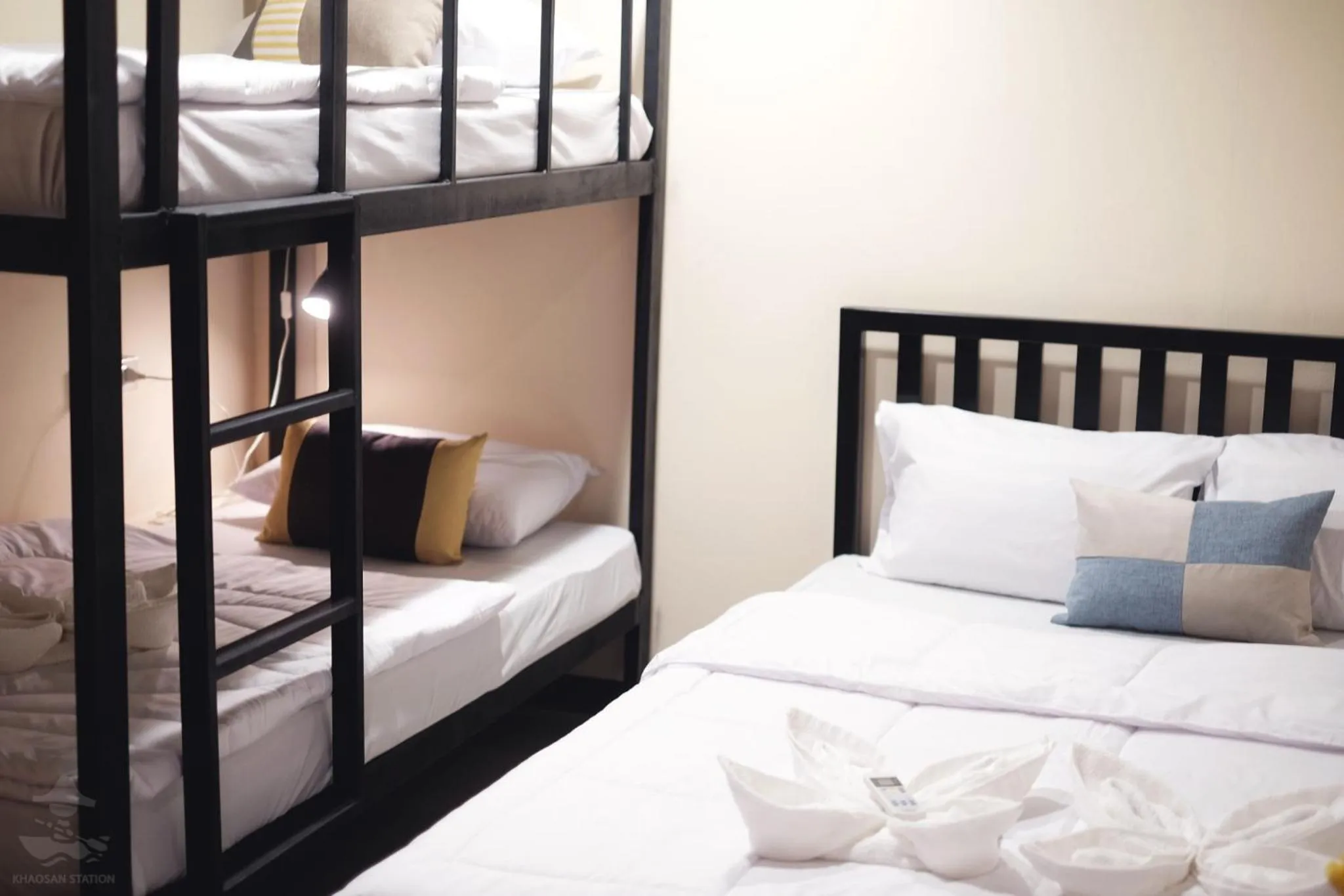 Bedroom, Bed in Khaosan Station