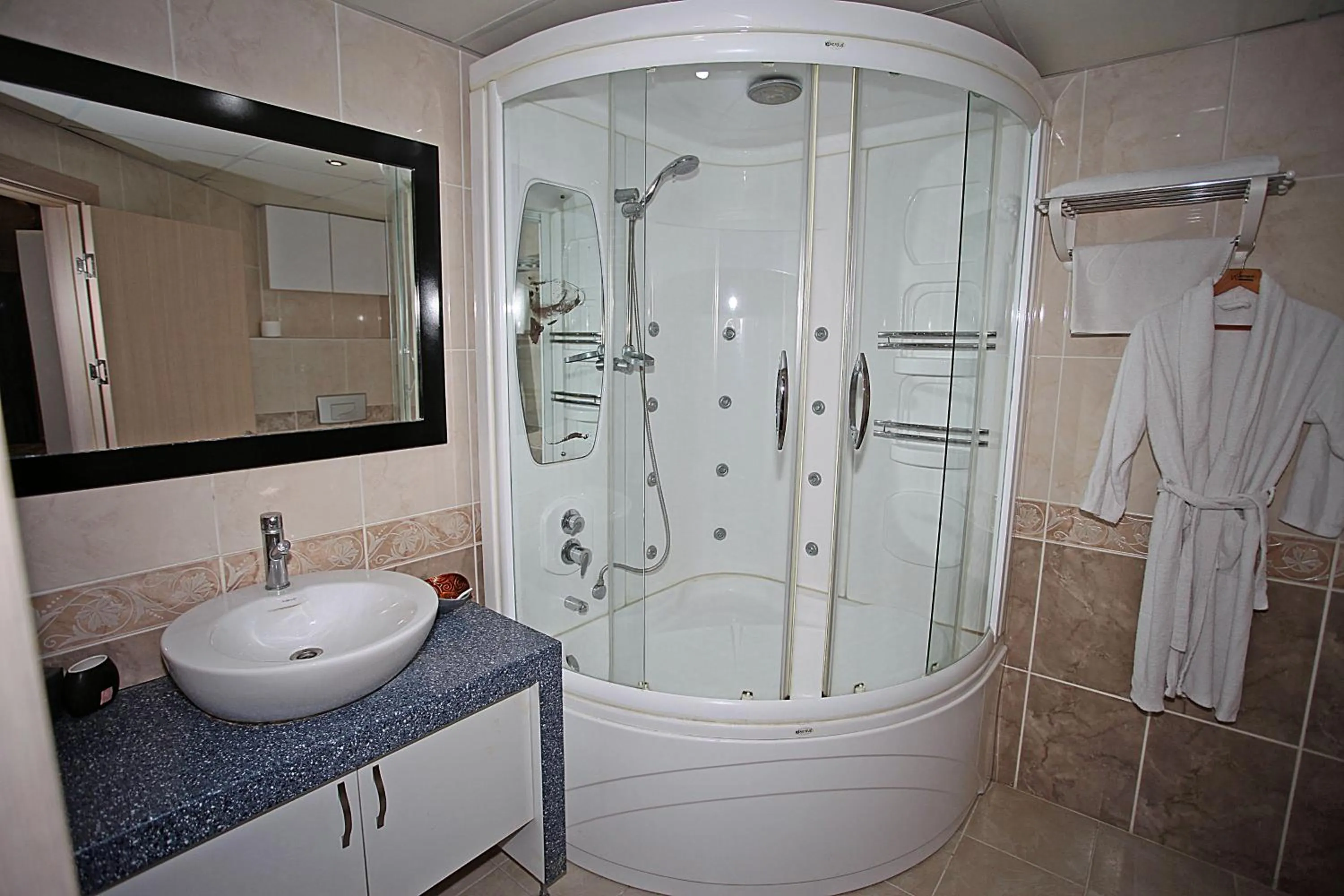 Shower in Yildizoglu Hotel