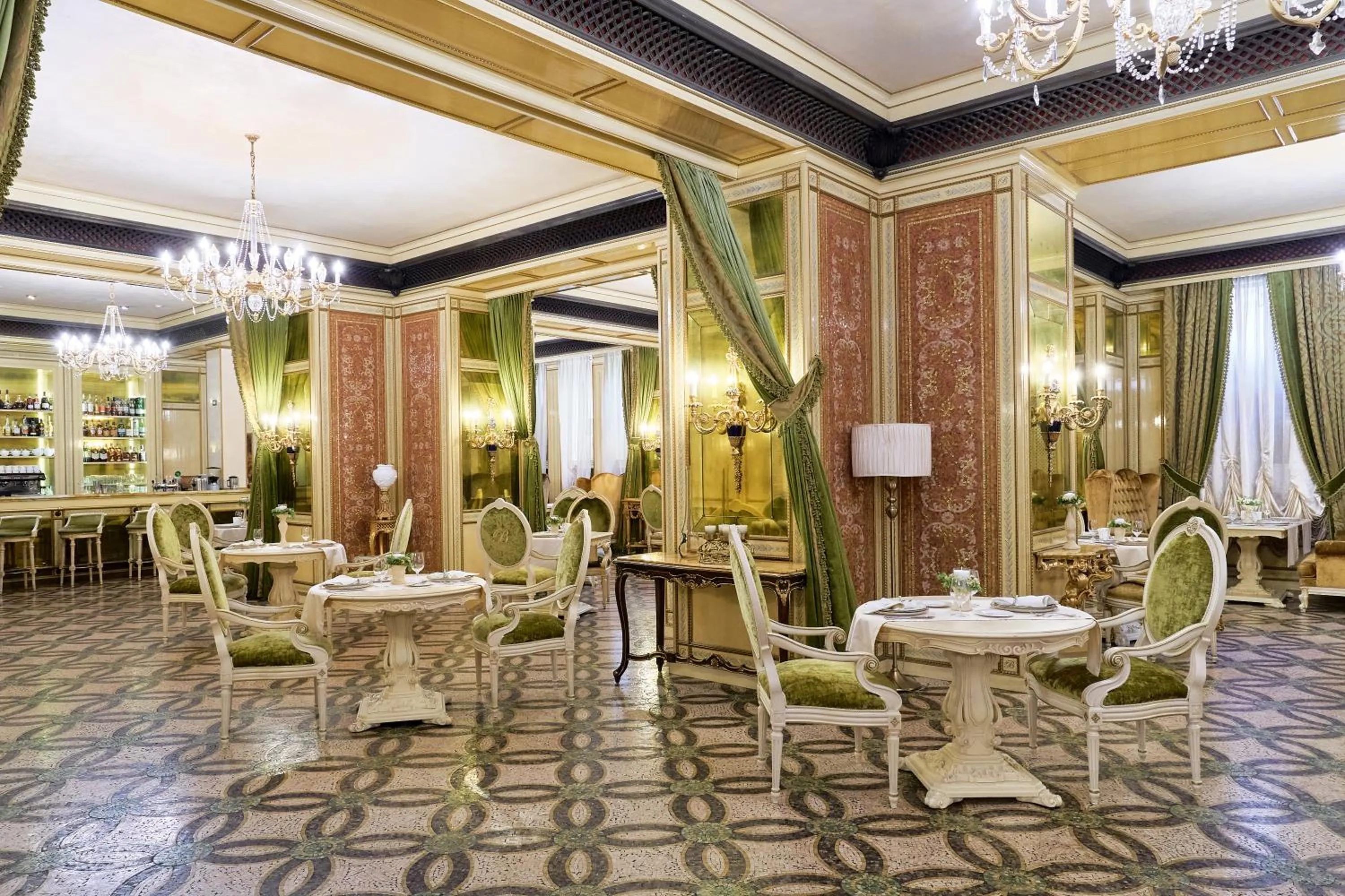 Restaurant/places to eat in Hotel Bristol