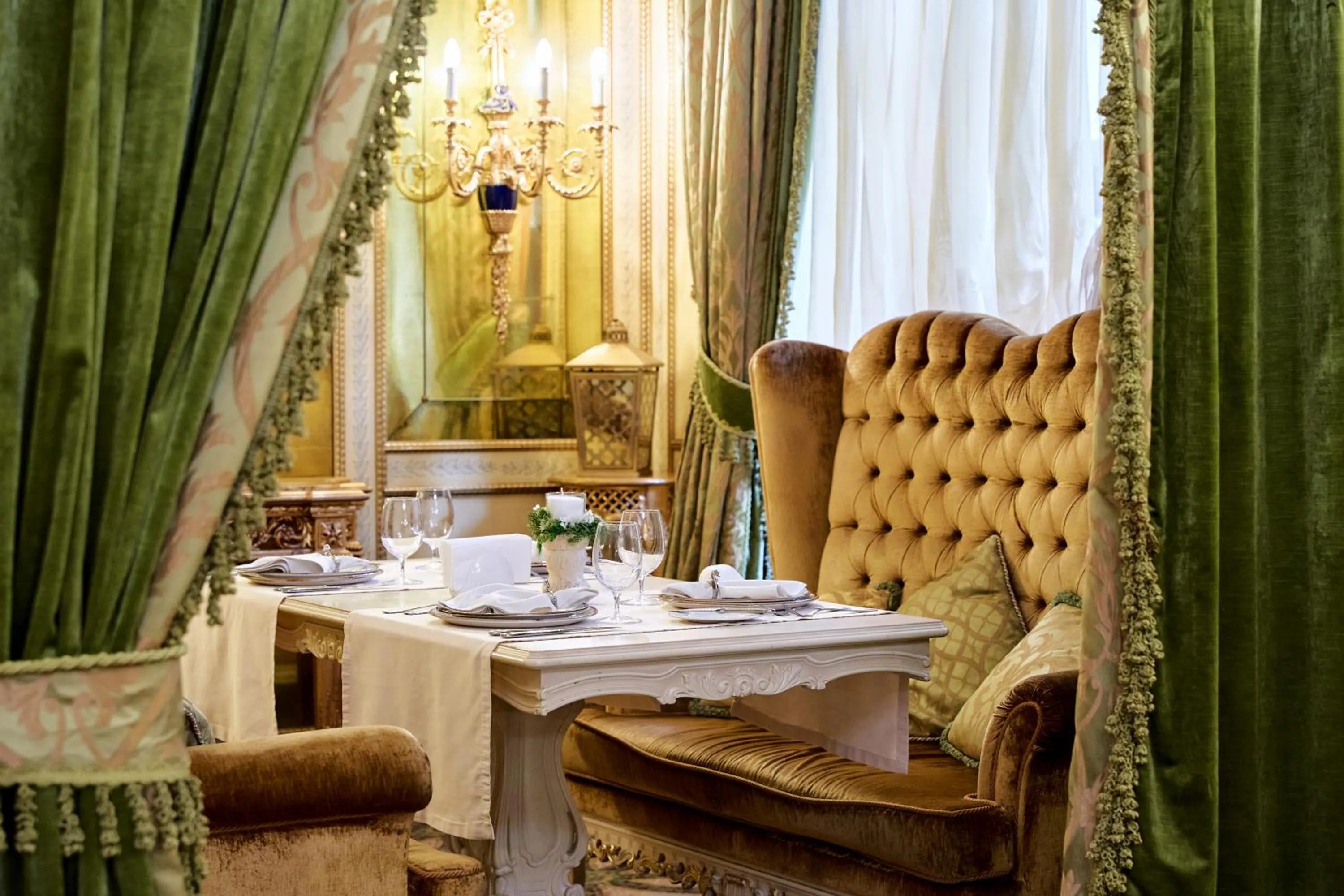 Restaurant/places to eat in Hotel Bristol