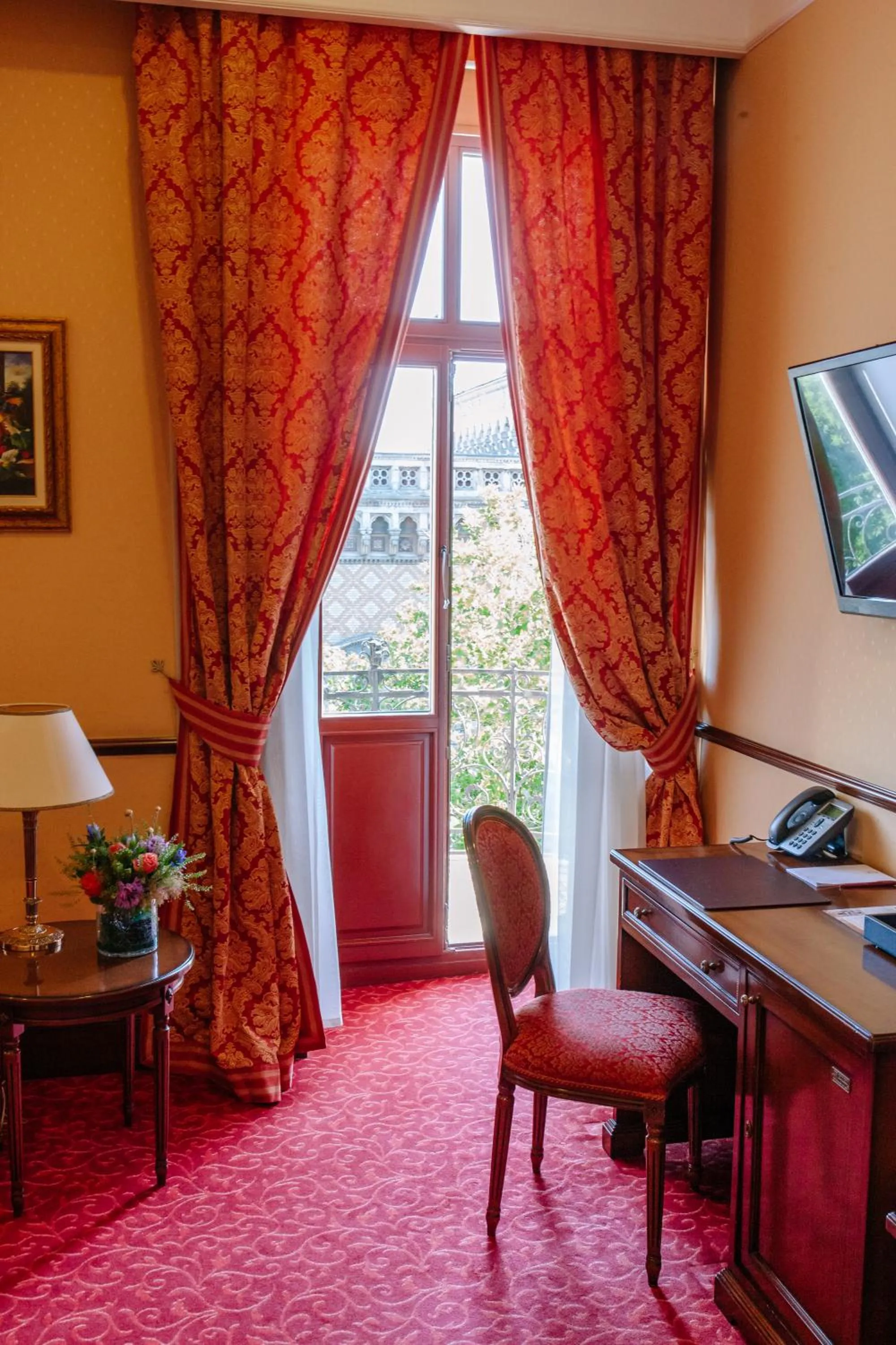 TV and multimedia in Hotel Bristol