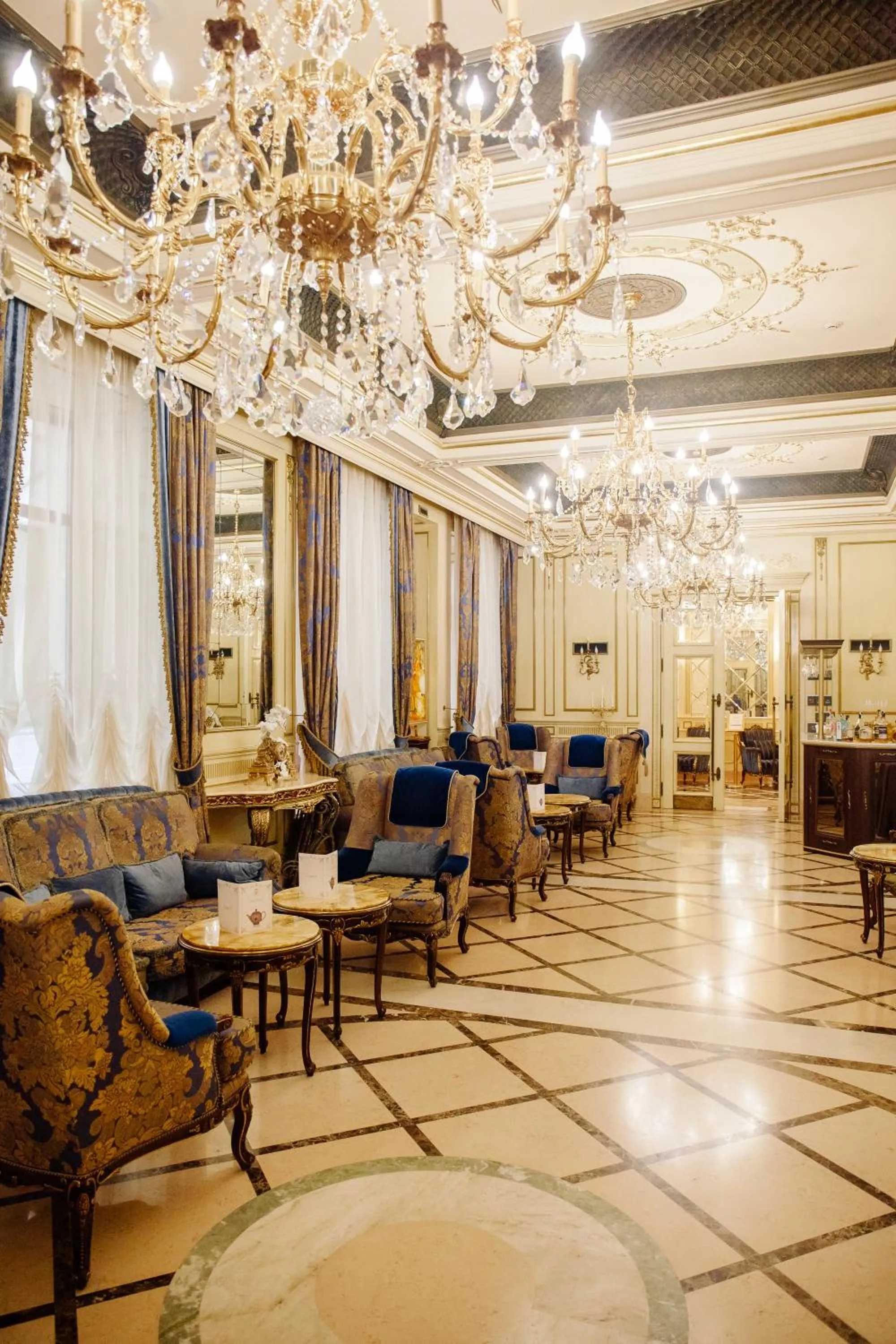 Restaurant/places to eat in Hotel Bristol