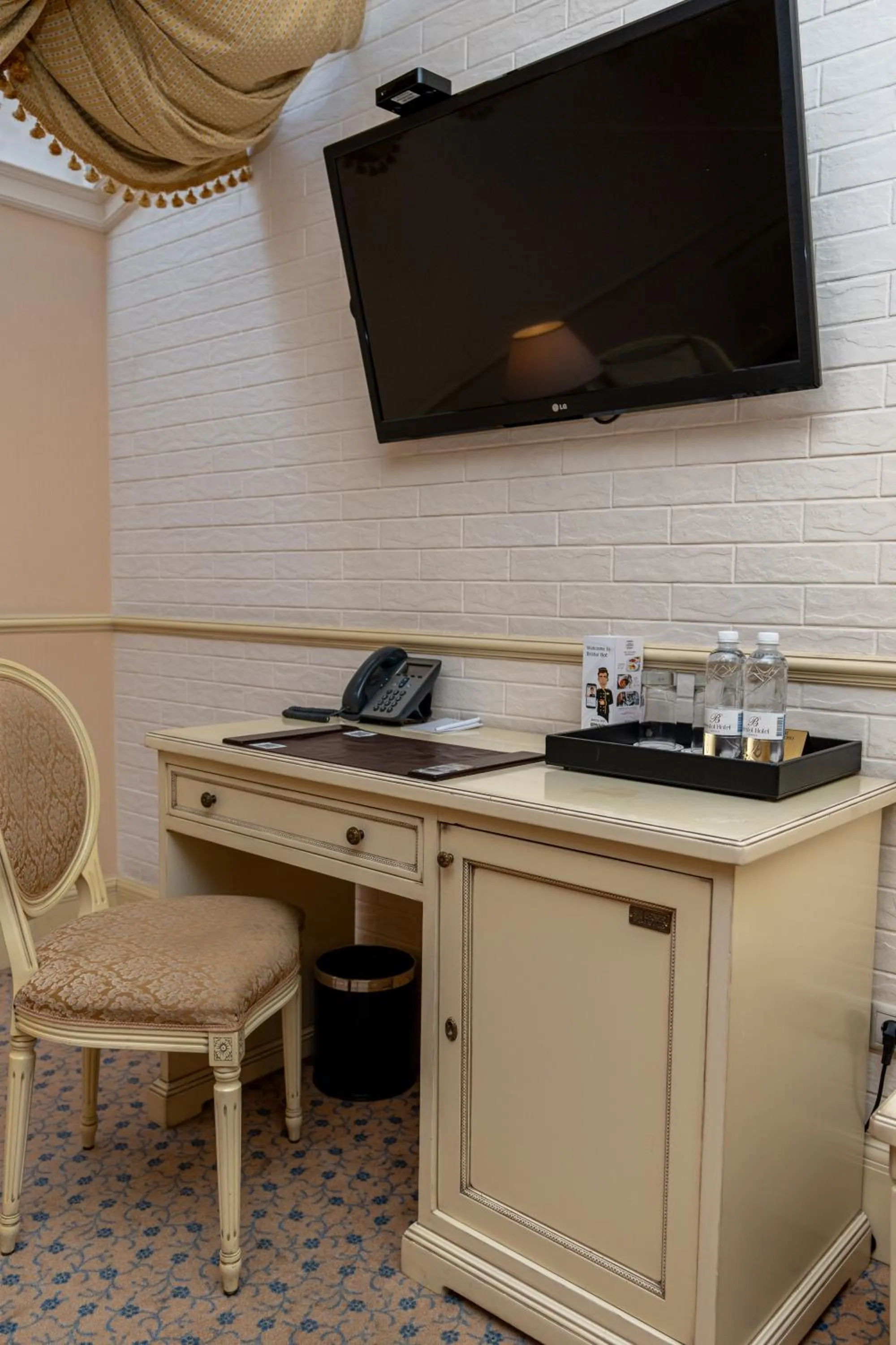 TV and multimedia in Hotel Bristol