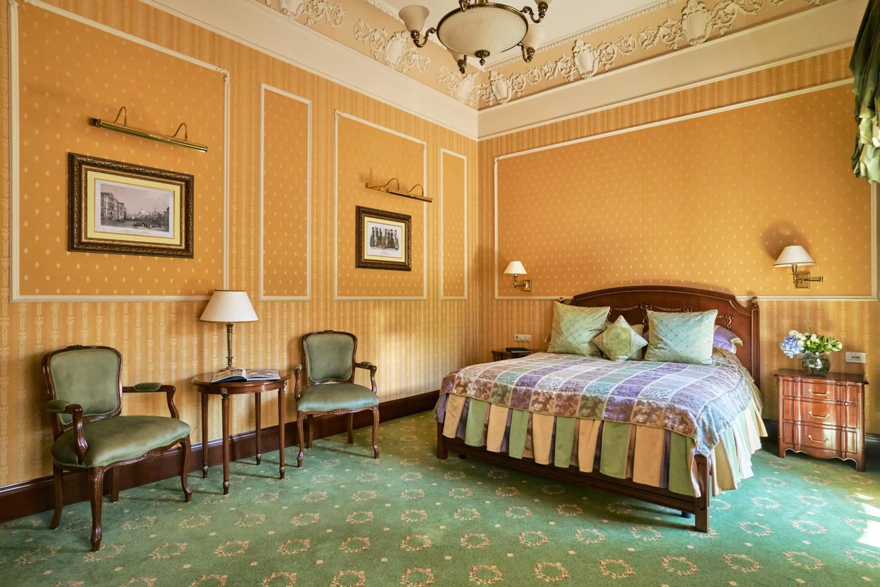 Bed in Hotel Bristol