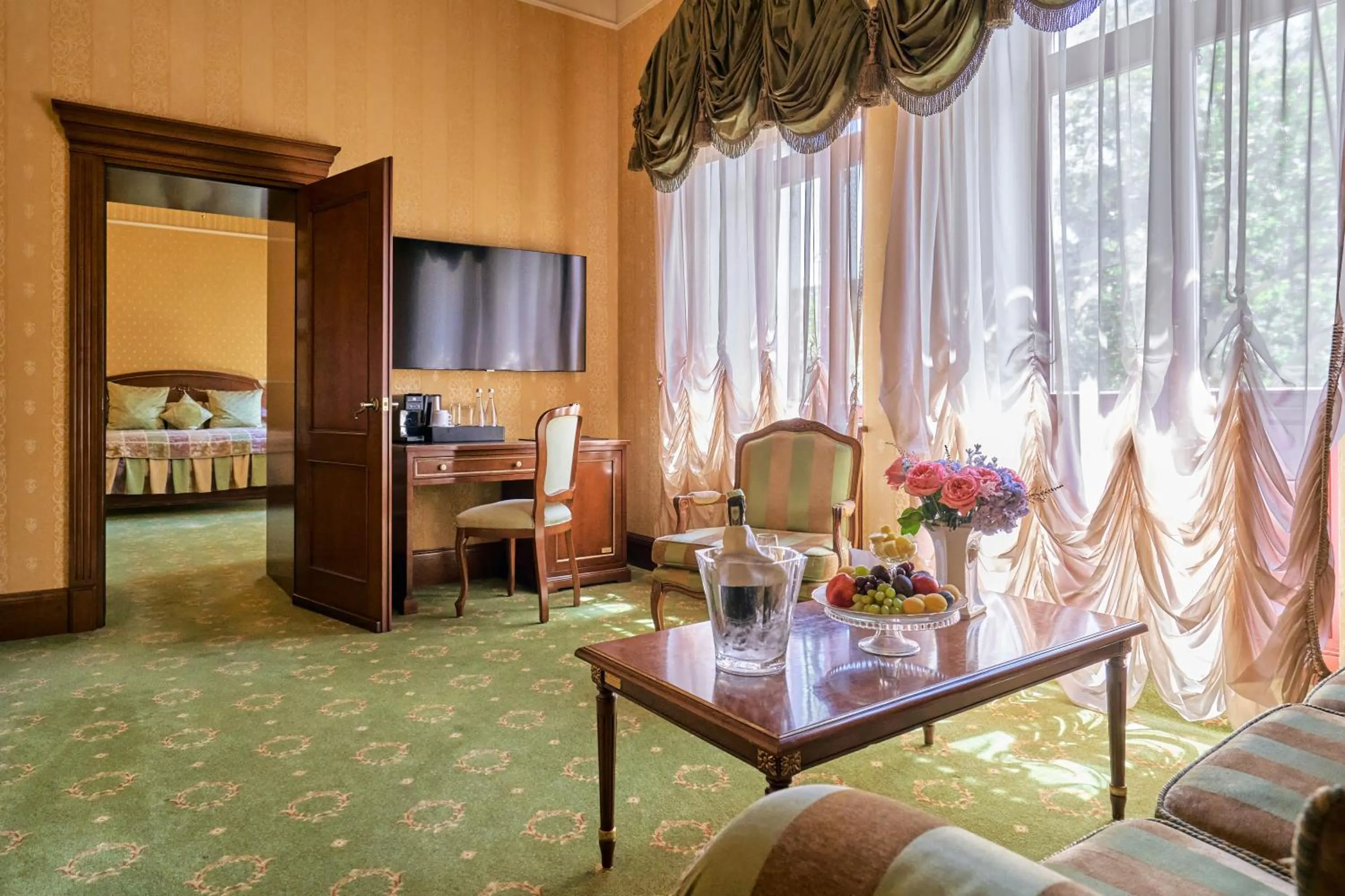 TV and multimedia, Bed in Hotel Bristol