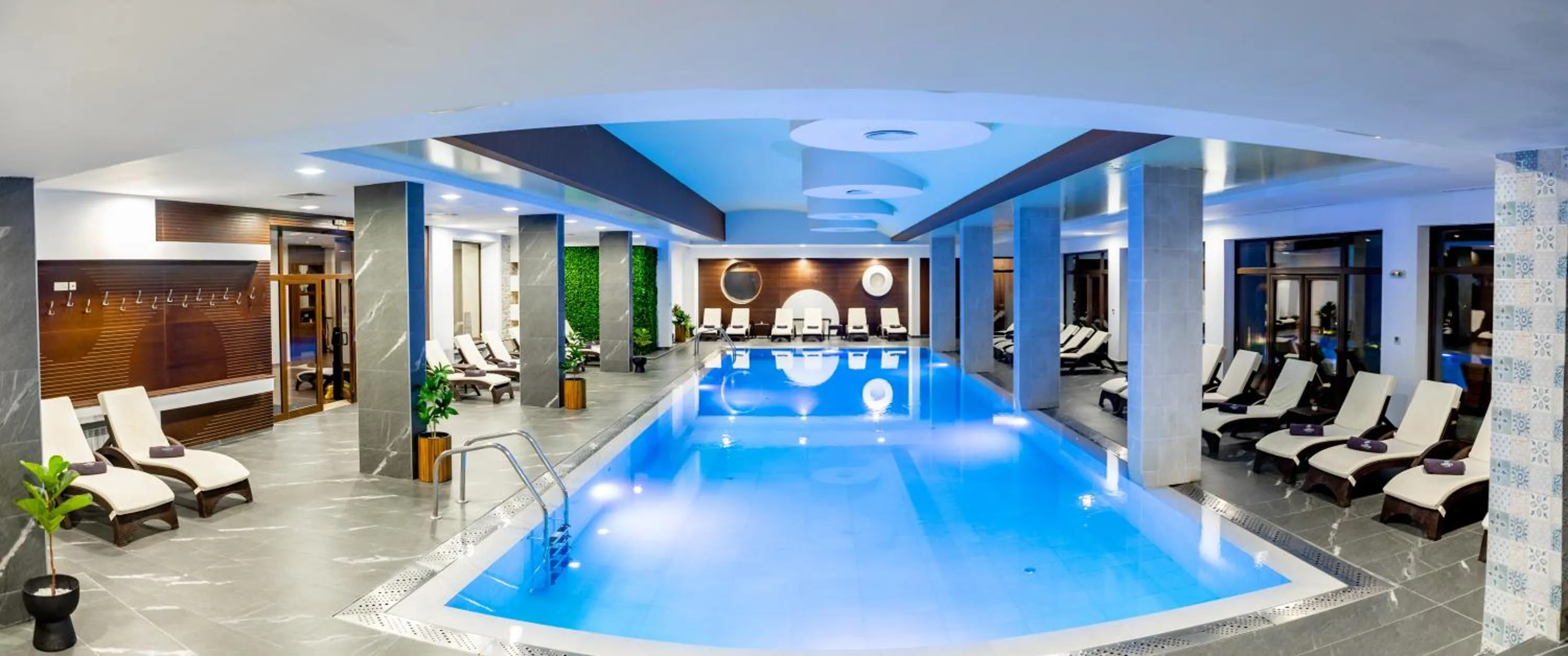 Swimming pool in Murite Park Hotel