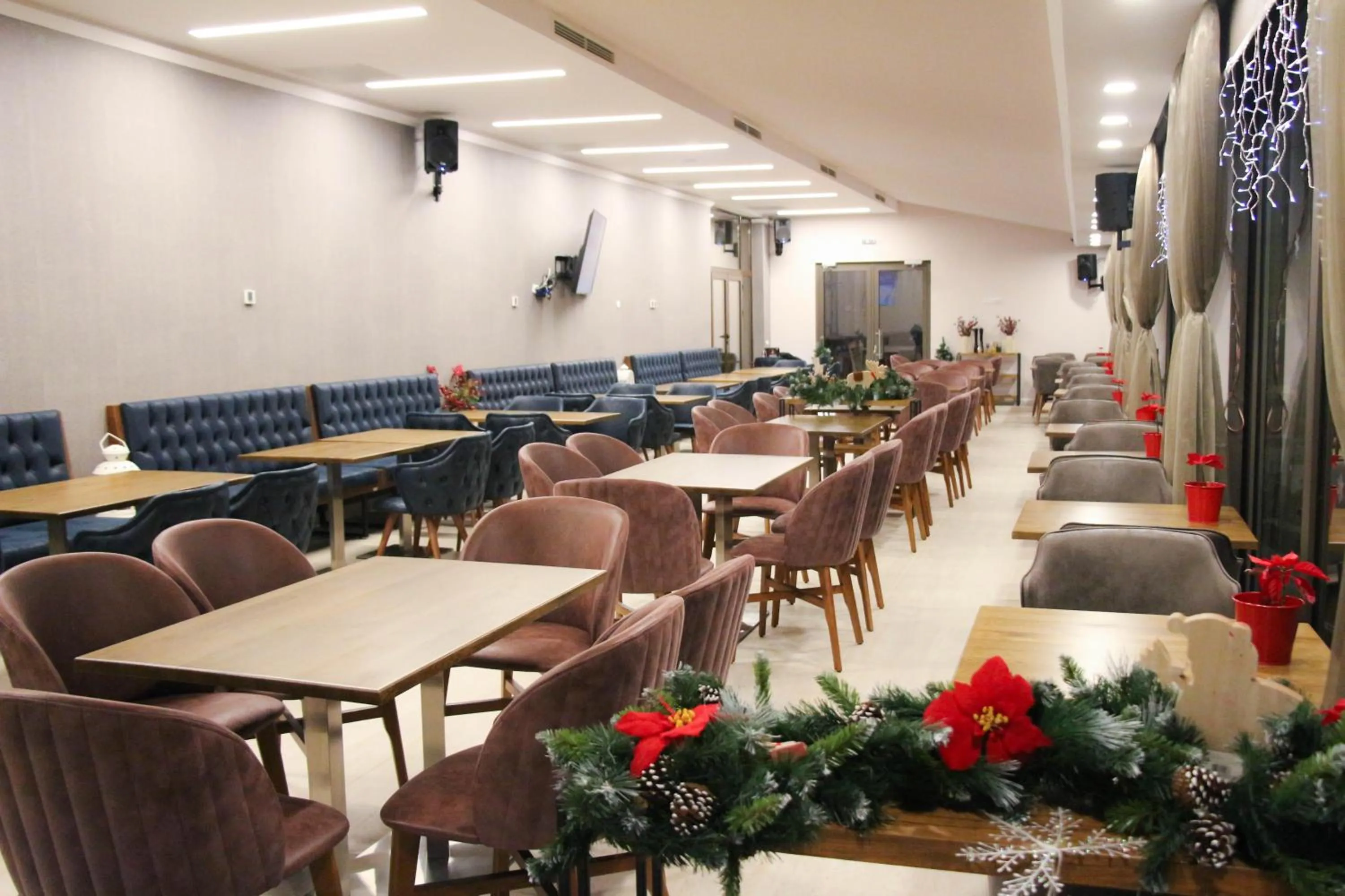 Restaurant/places to eat in Murite Park Hotel