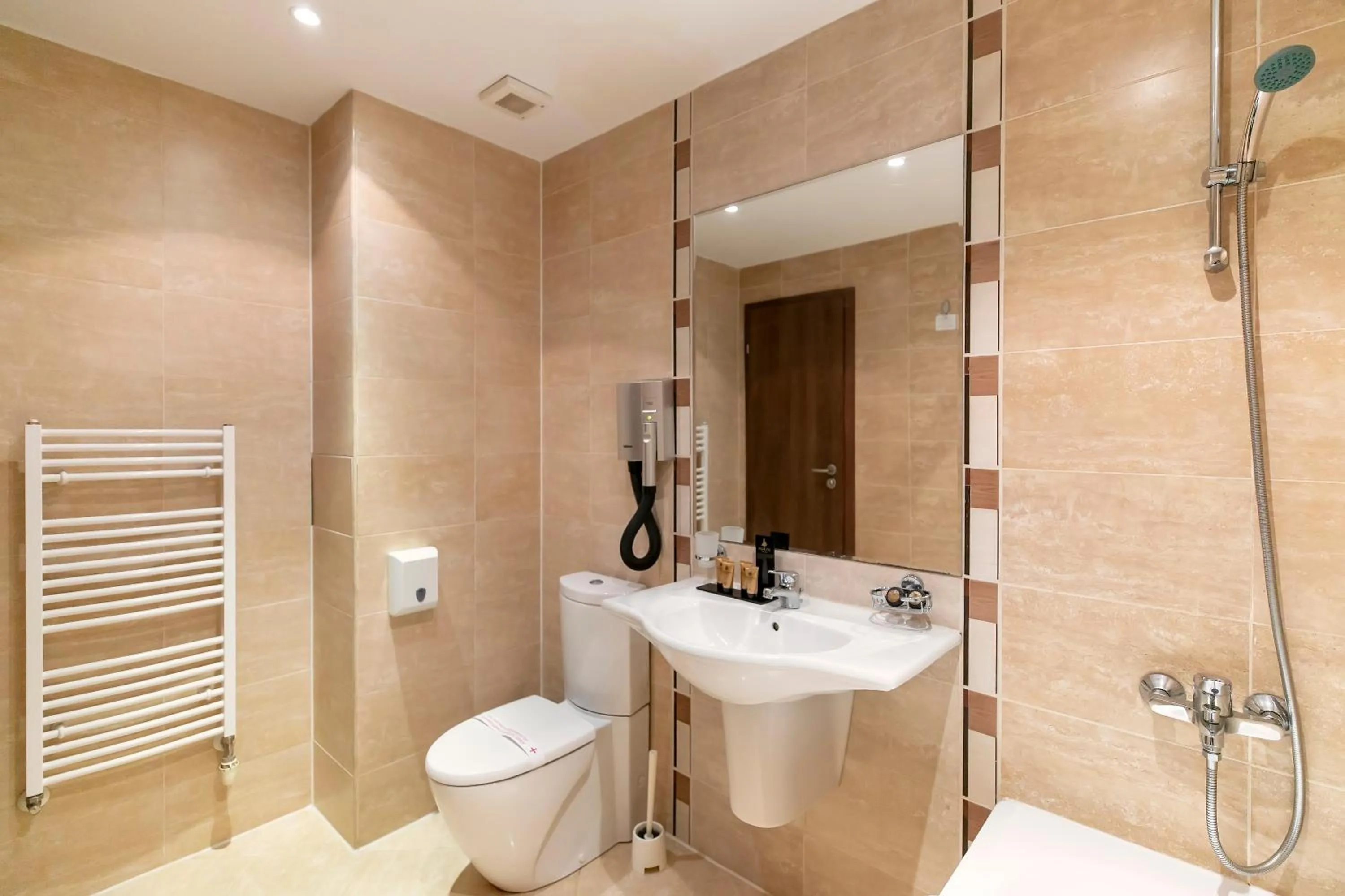 Bathroom in Murite Park Hotel