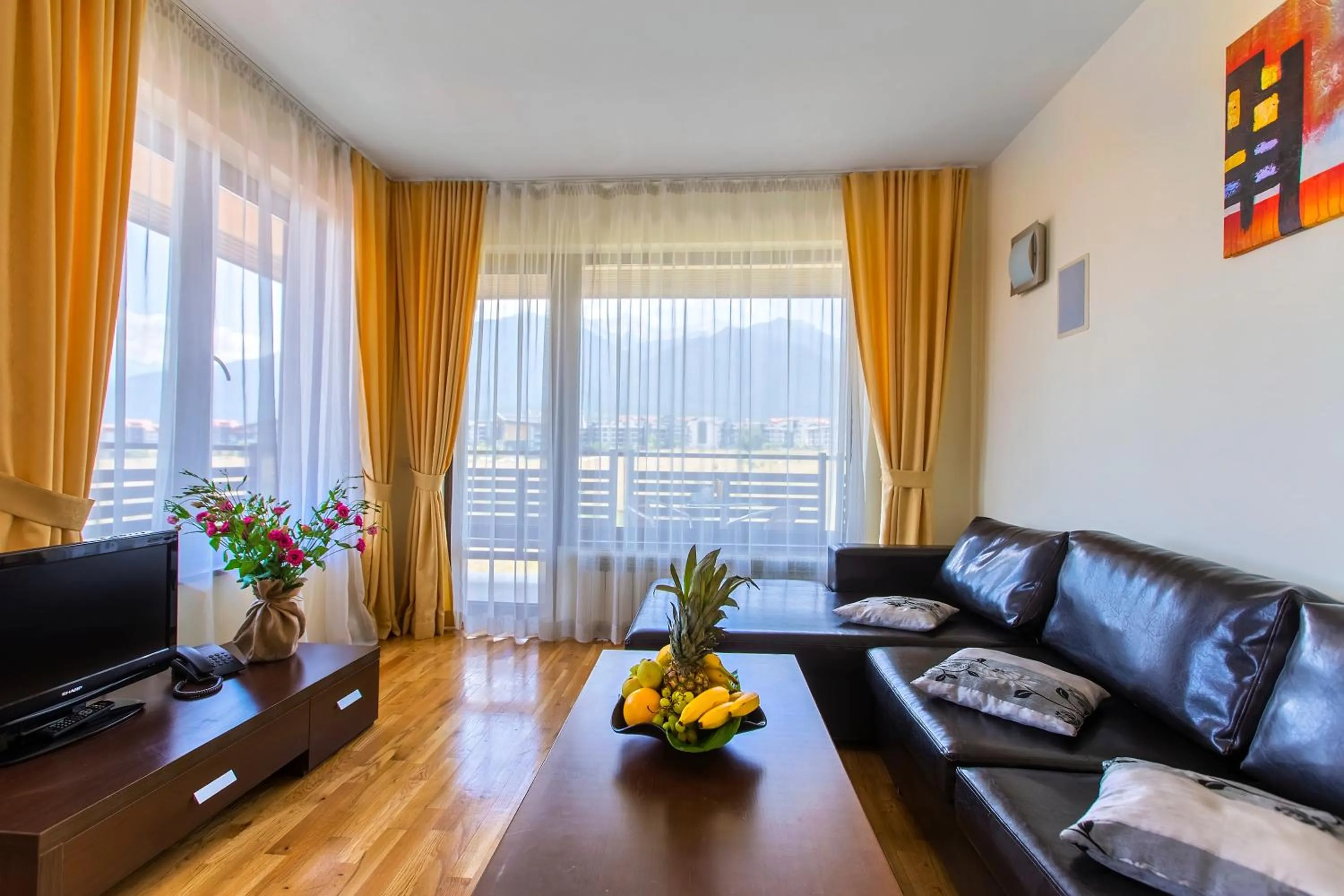 Communal lounge/ TV room in Murite Park Hotel