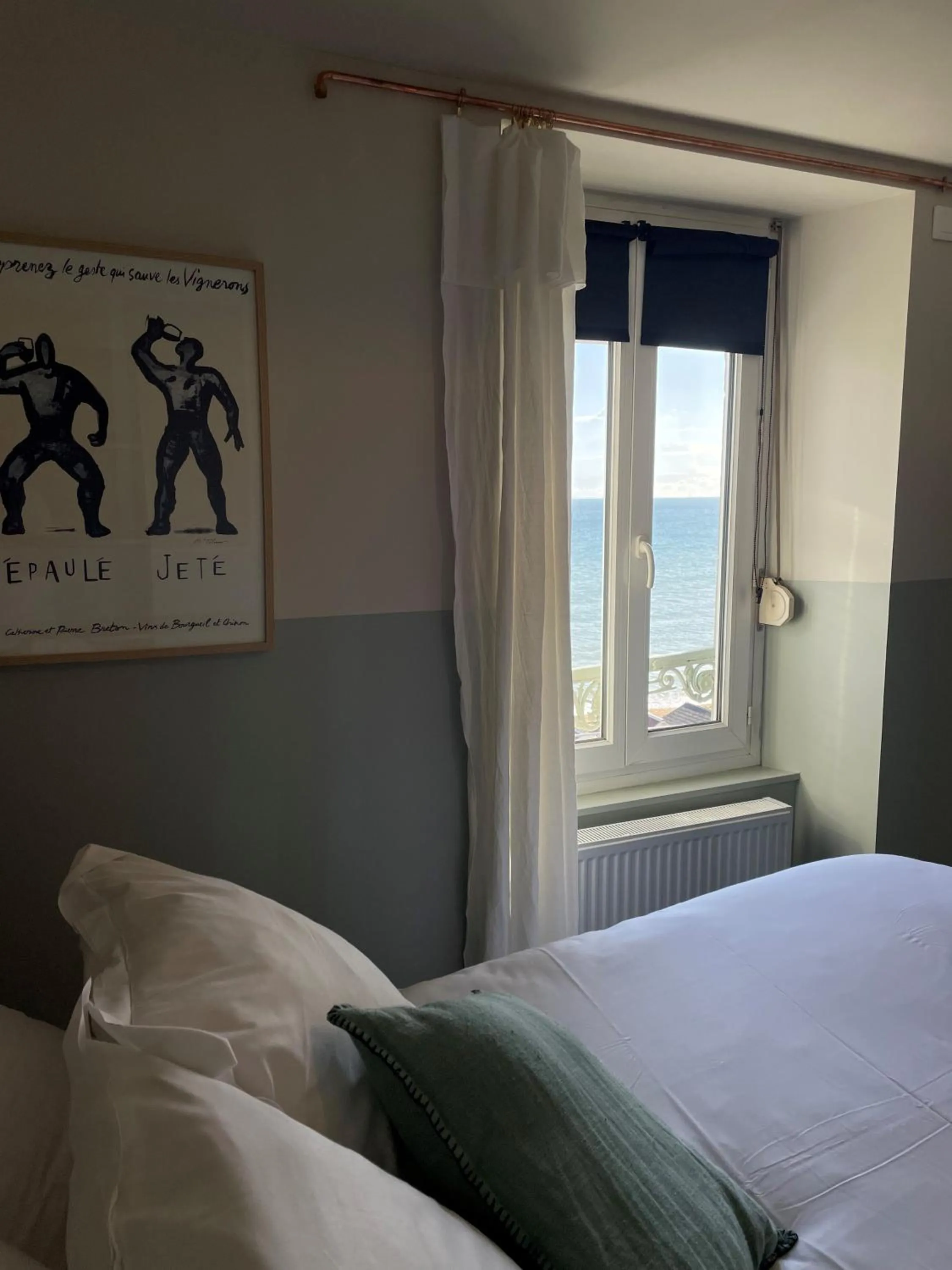 Bed in Beau Rivage Hôtel-Restaurant