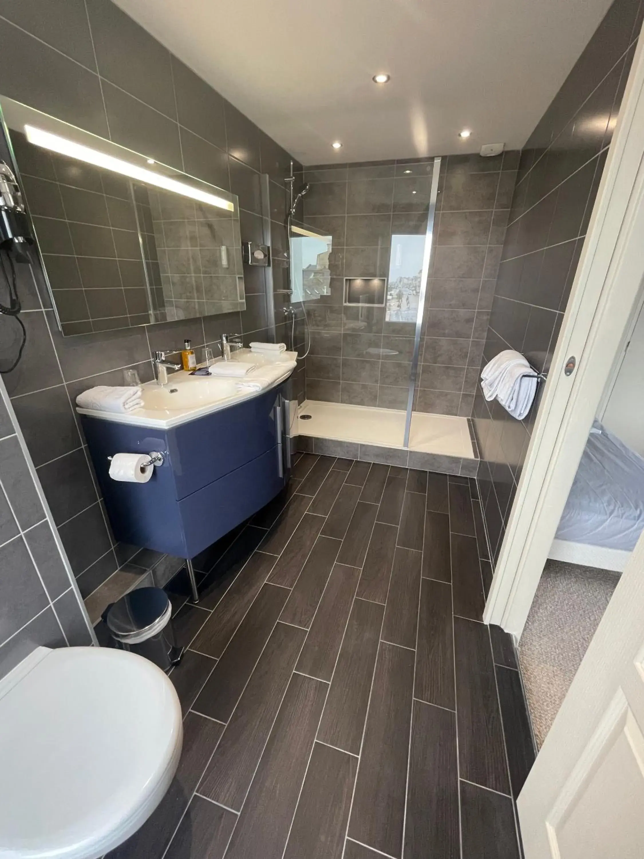 Bathroom in Beau Rivage Hôtel-Restaurant Bathroom in Beau Rivage Hôtel-Restaurant