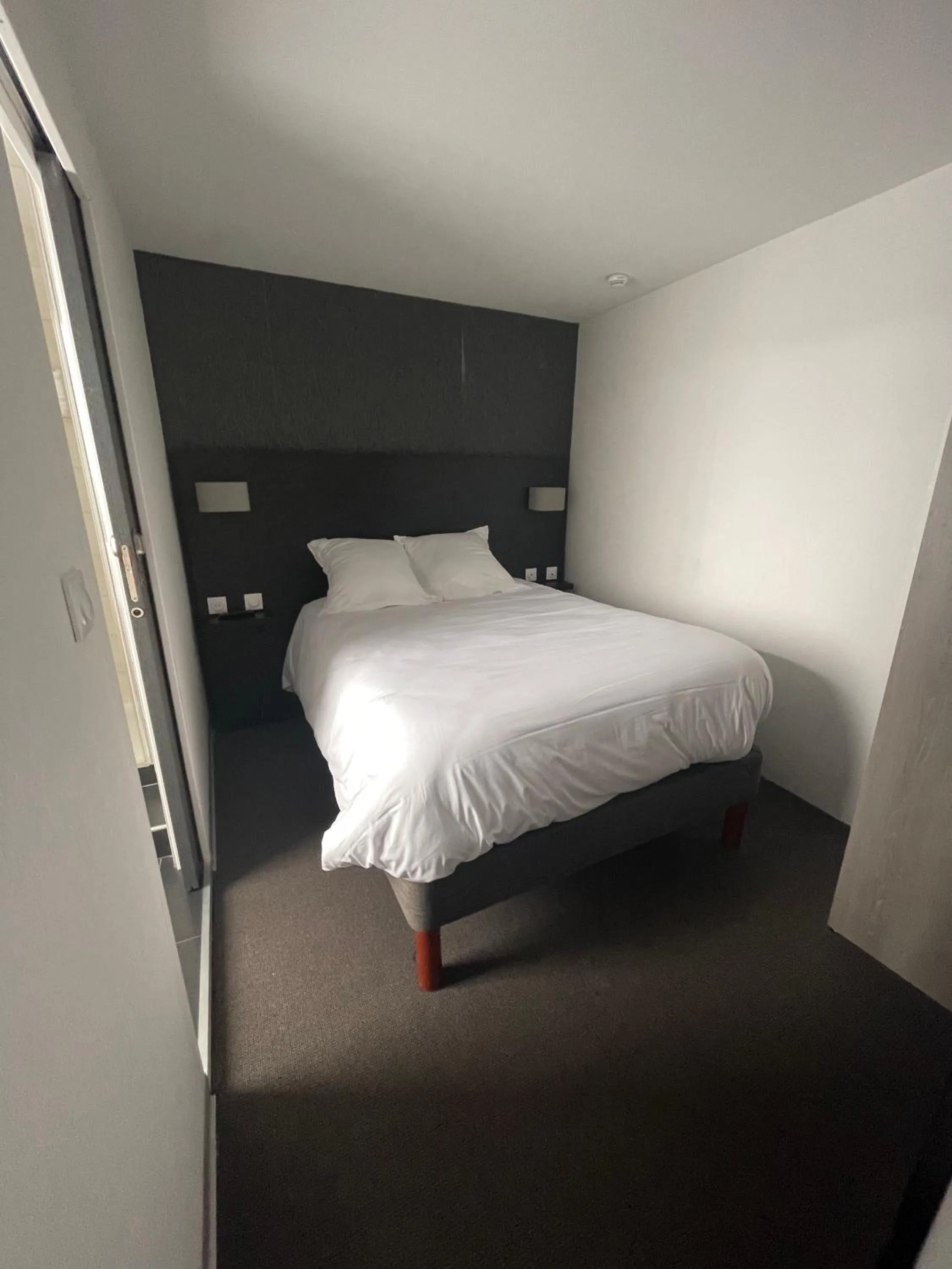 Bed in Beau Rivage Hôtel-Restaurant