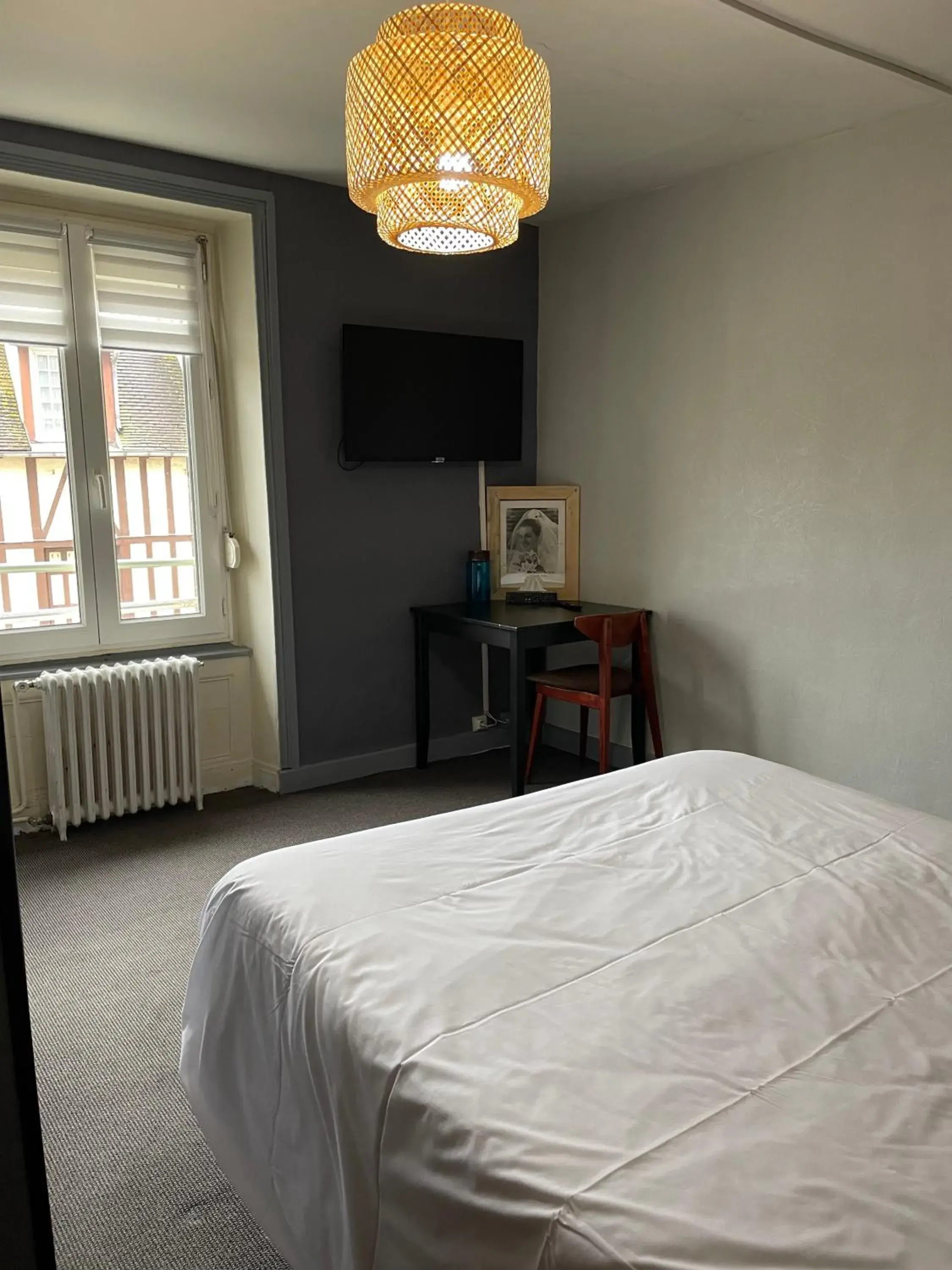 Bed in Beau Rivage Hôtel-Restaurant Bed in Beau Rivage Hôtel-Restaurant