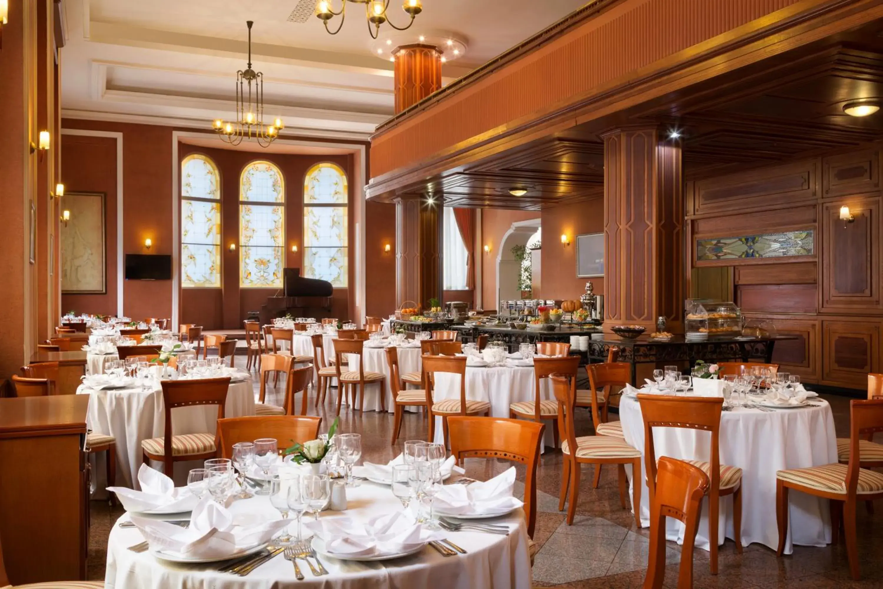 Restaurant/places to eat in Ramada by Wyndham Plovdiv Trimontium Restaurant/places to eat in Ramada by Wyndham Plovdiv Trimontium