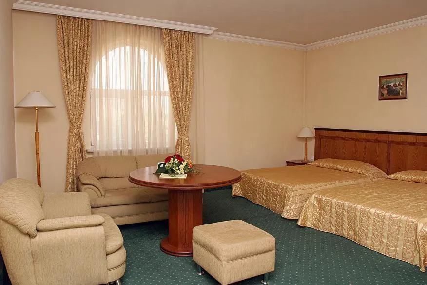 Photo of the whole room, Bed in Ramada by Wyndham Plovdiv Trimontium