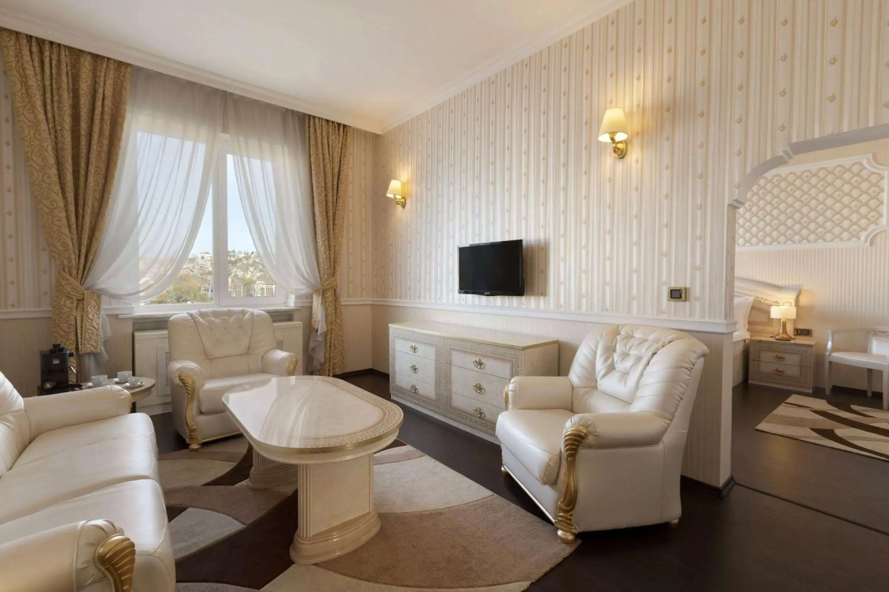 Photo of the whole room, Bed in Ramada by Wyndham Plovdiv Trimontium Photo of the whole room, Bed in Ramada by Wyndham Plovdiv Trimontium