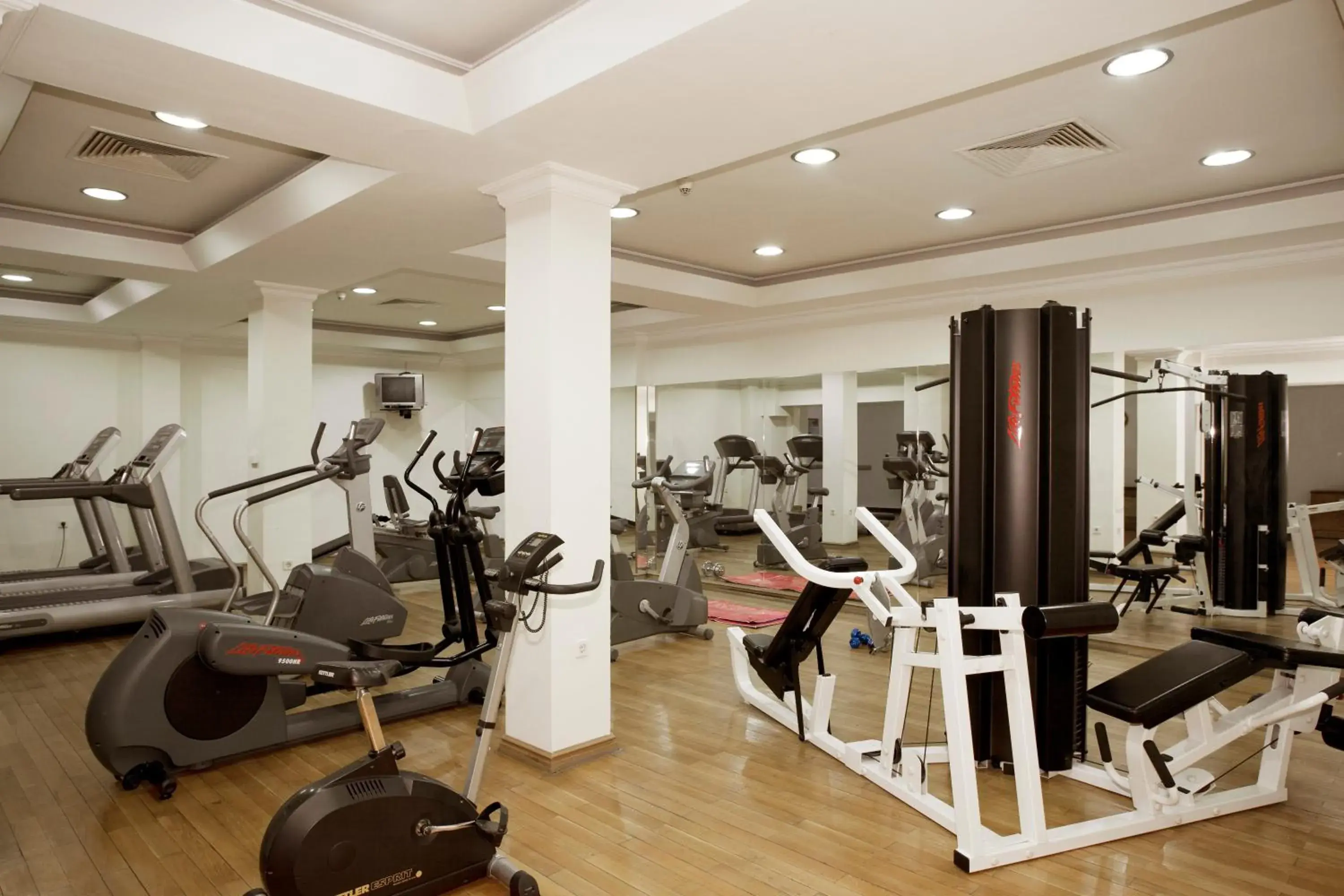 Fitness centre/facilities in Ramada by Wyndham Plovdiv Trimontium Fitness centre/facilities in Ramada by Wyndham Plovdiv Trimontium