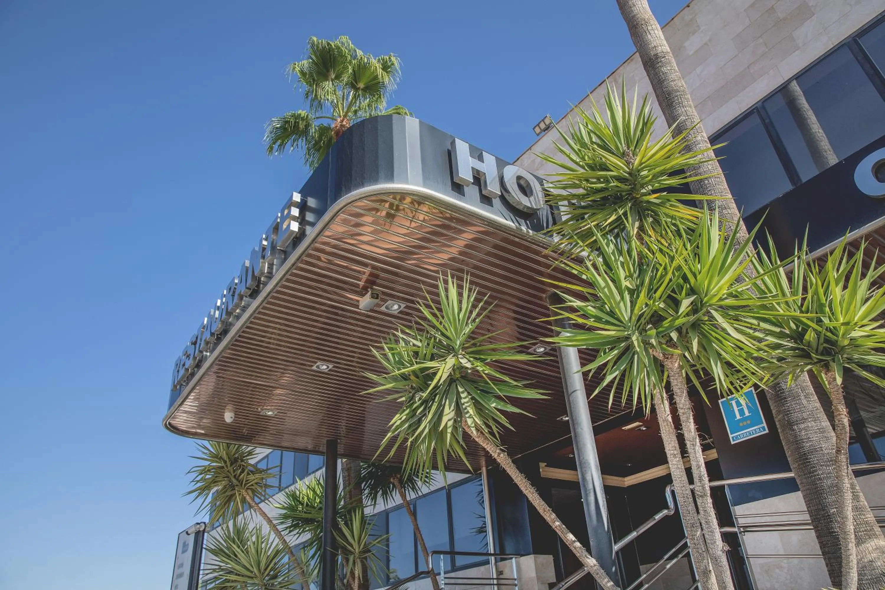 Facade/entrance in Hotel Paraiso Granada