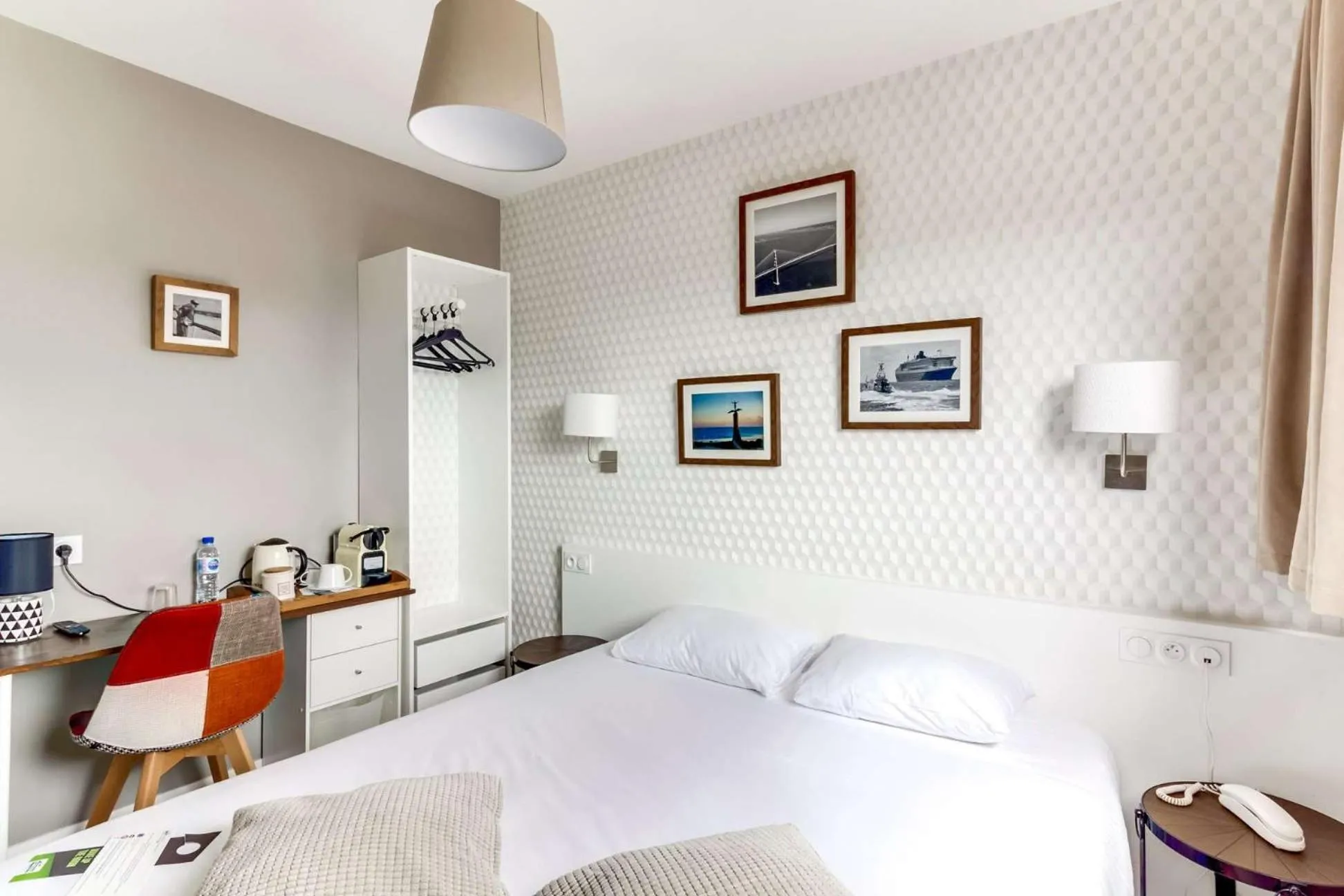 Bedroom, Bed in Brit Hotel Saint-Nazaire Centre