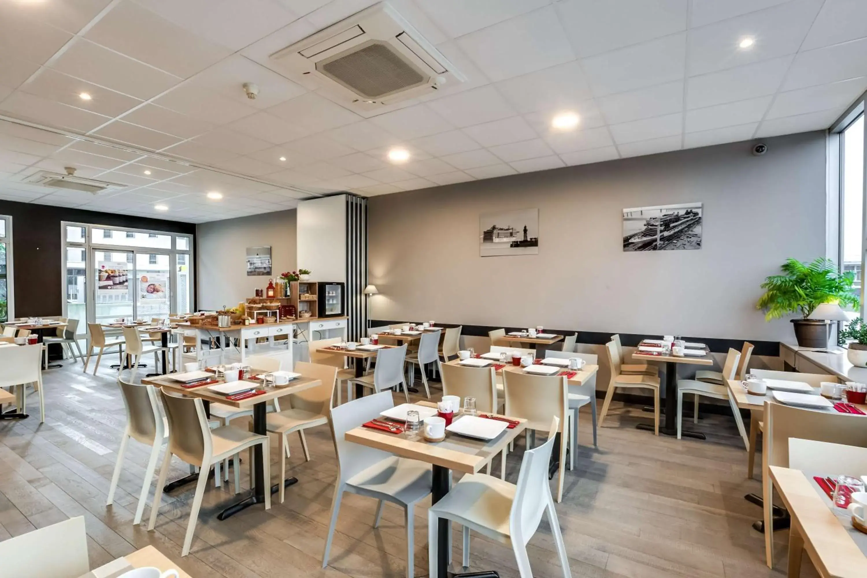 Breakfast in Brit Hotel Saint-Nazaire Centre Breakfast in Brit Hotel Saint-Nazaire Centre