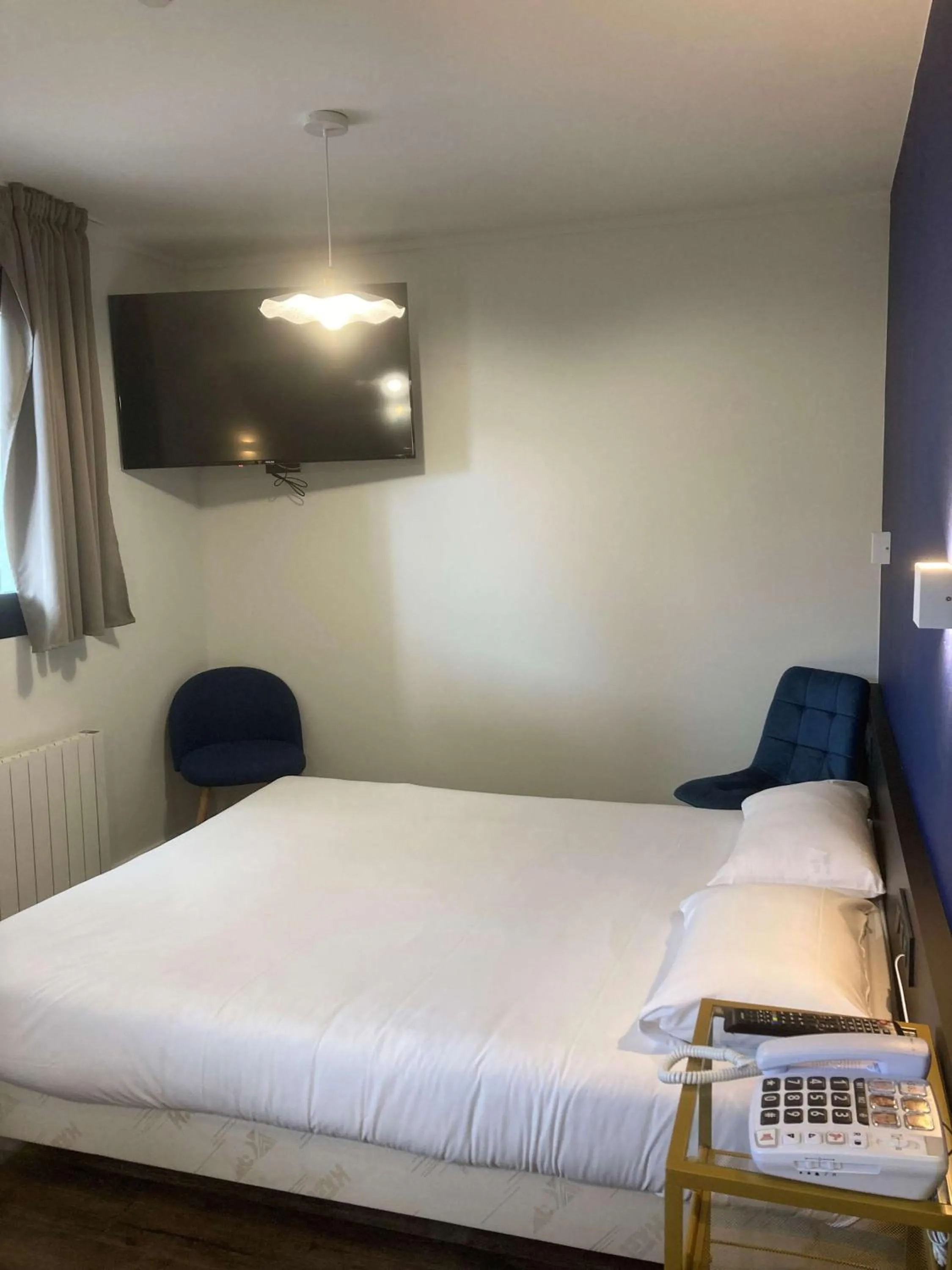 Bedroom, Bed in Brit Hotel Saint-Nazaire Centre