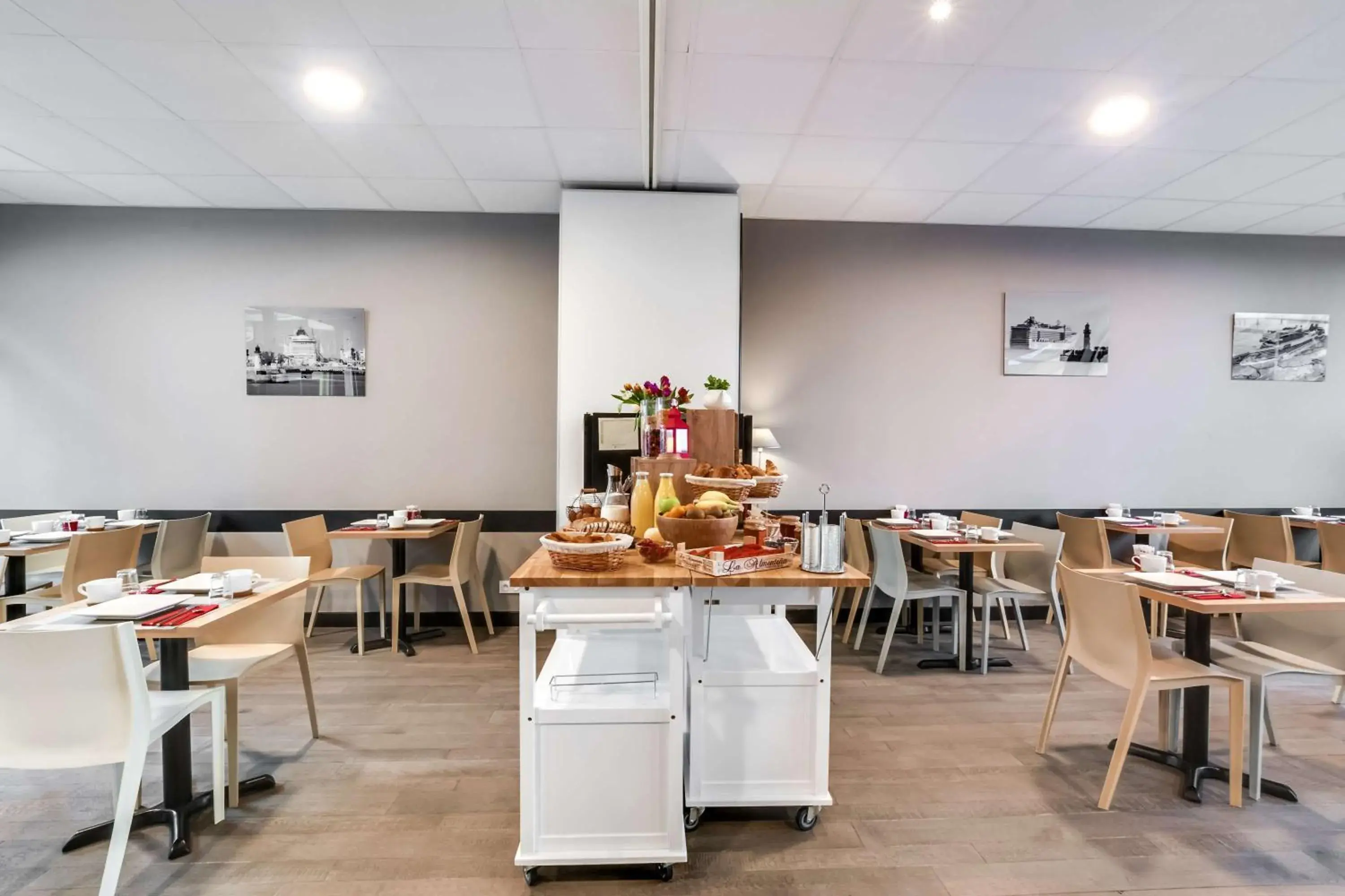 Breakfast in Brit Hotel Saint-Nazaire Centre Breakfast in Brit Hotel Saint-Nazaire Centre