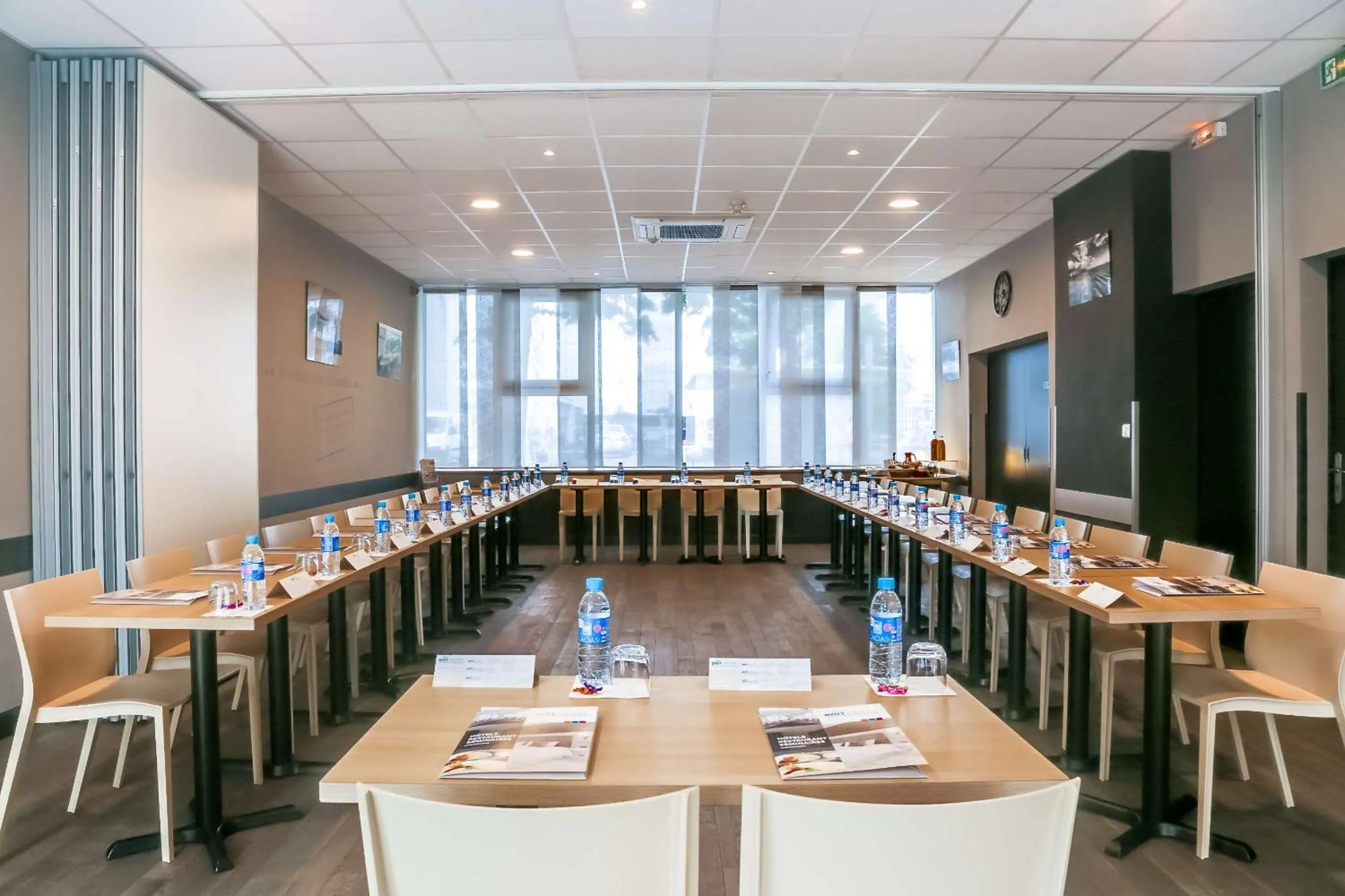 Meeting/conference room in Brit Hotel Saint-Nazaire Centre
