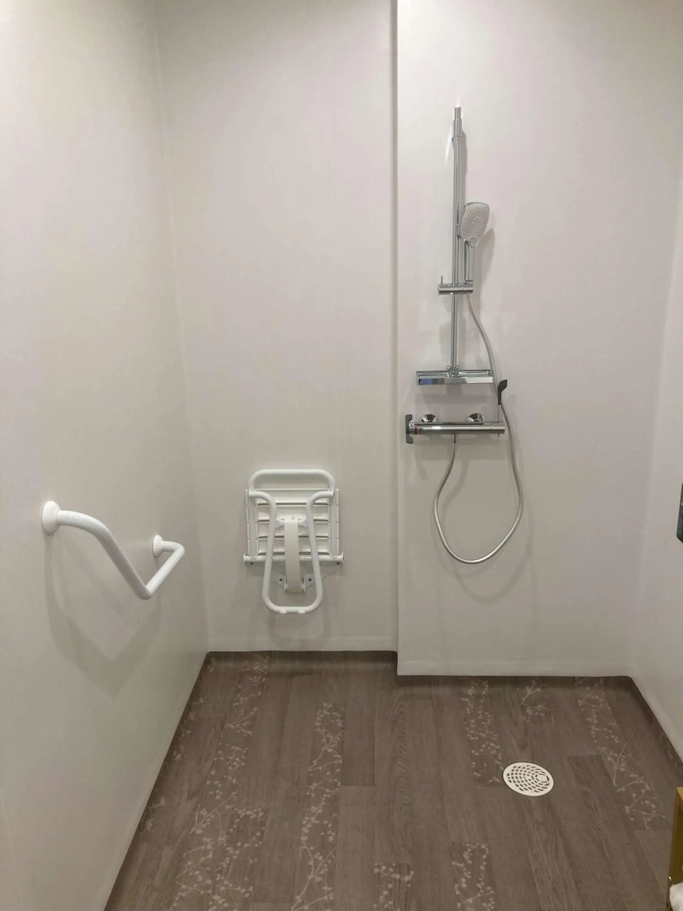 Bedroom in Brit Hotel Saint-Nazaire Centre Bedroom in Brit Hotel Saint-Nazaire Centre