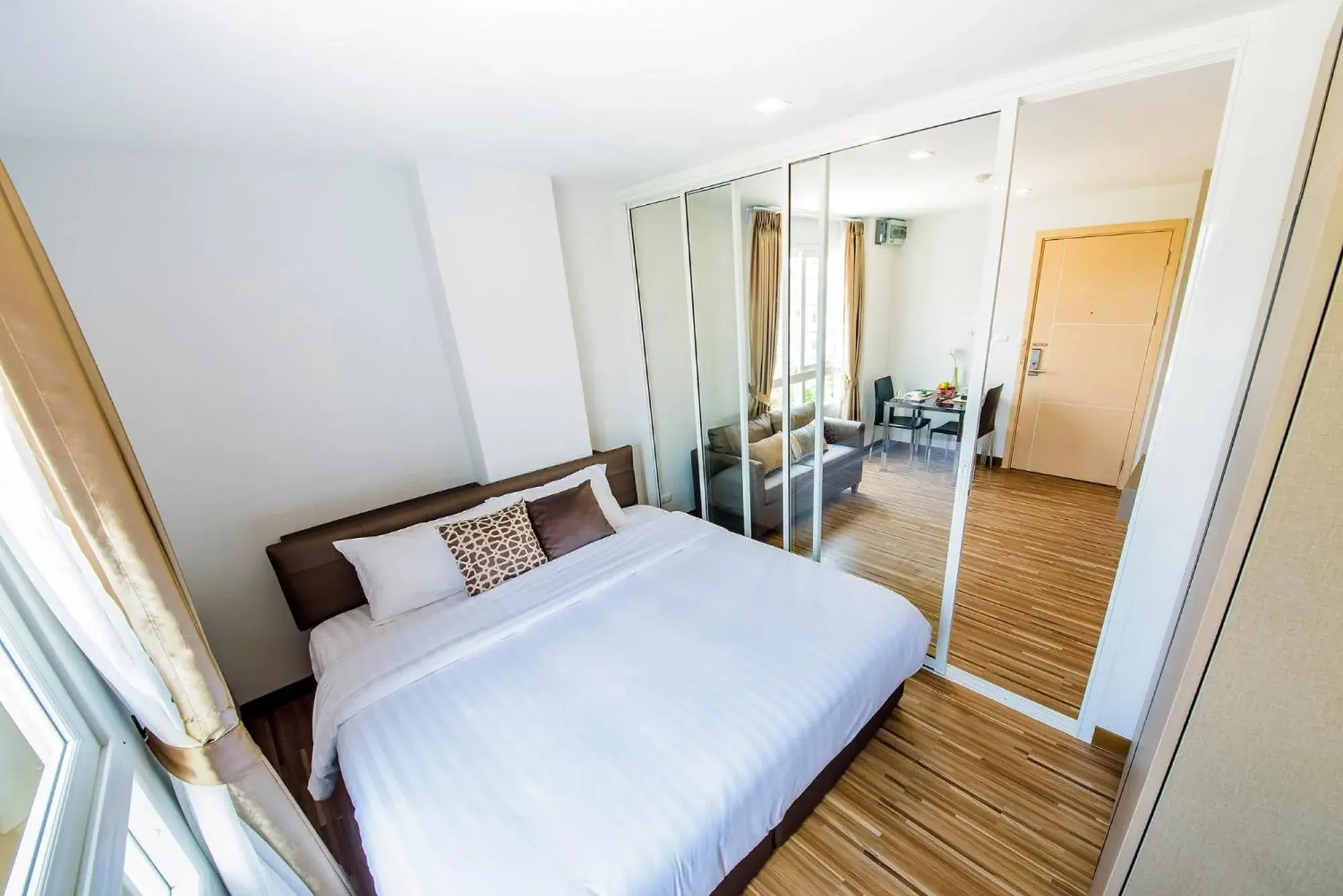 Bed in The Violin Sriracha Bed in The Violin Sriracha