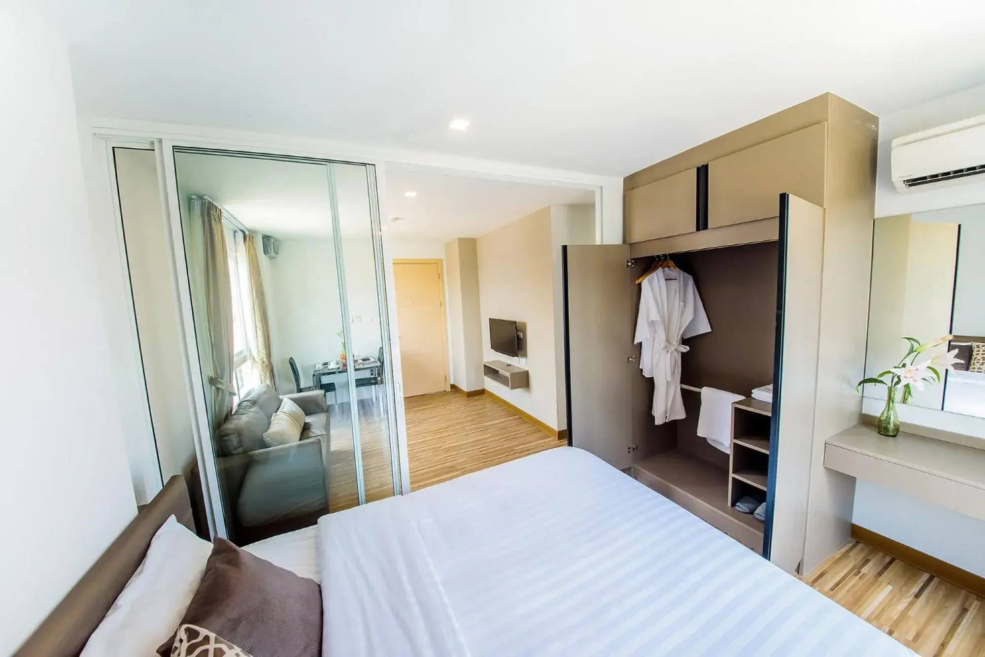 Bed in The Violin Sriracha Bed in The Violin Sriracha