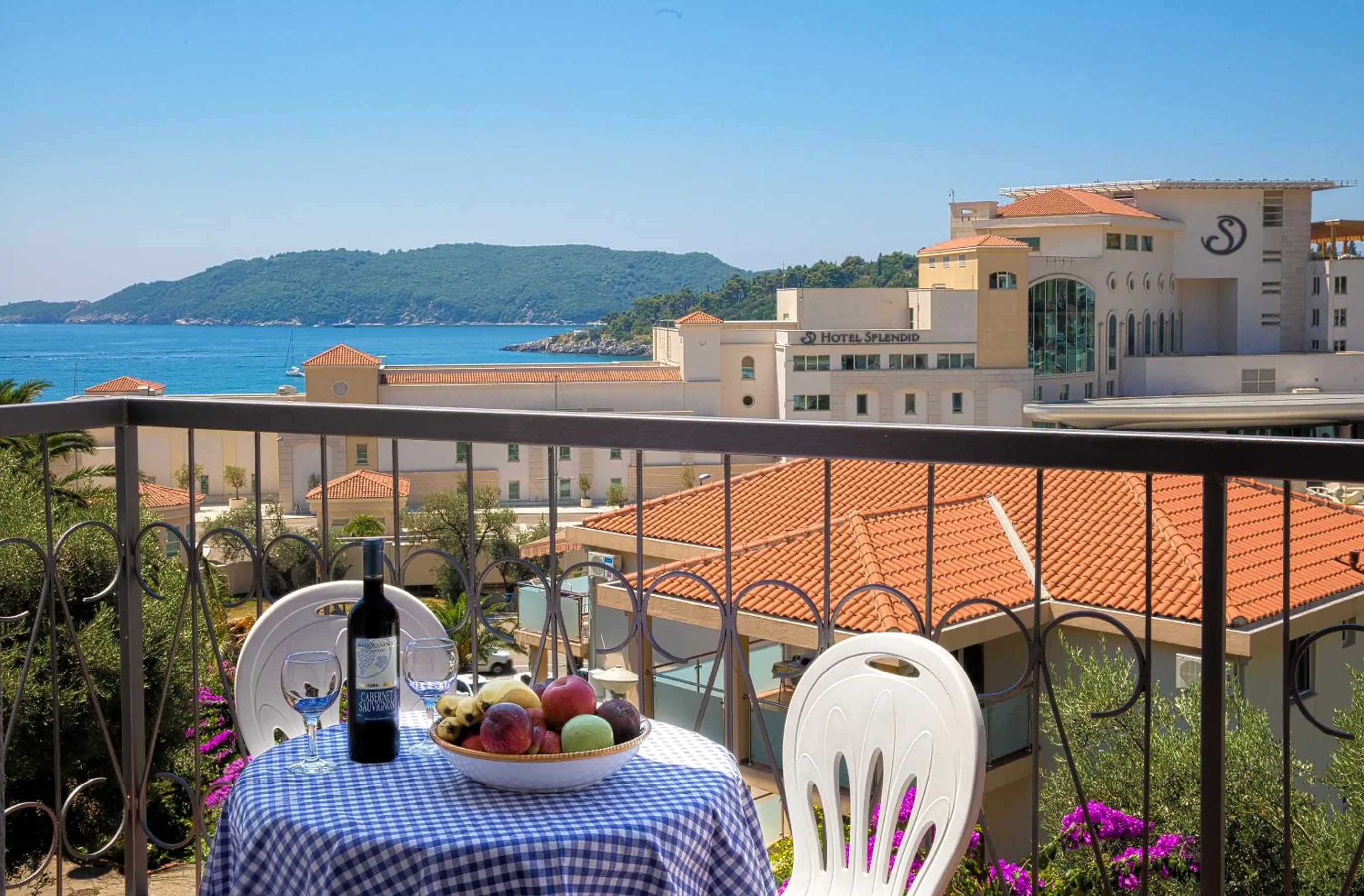 Sea view in Apartments Bloom Bečići
