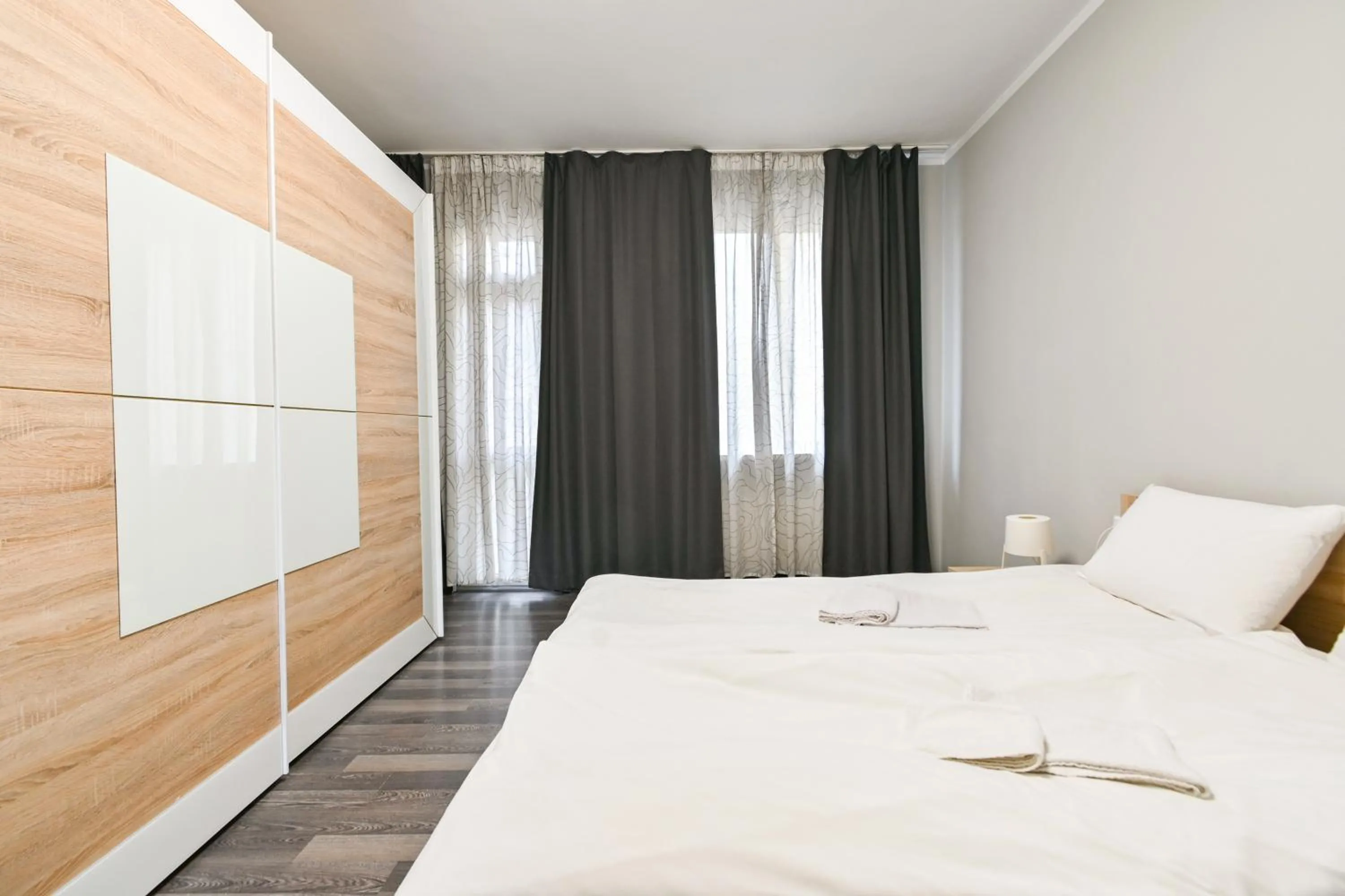 Bed in Starflat Quiet Parkside Suite
