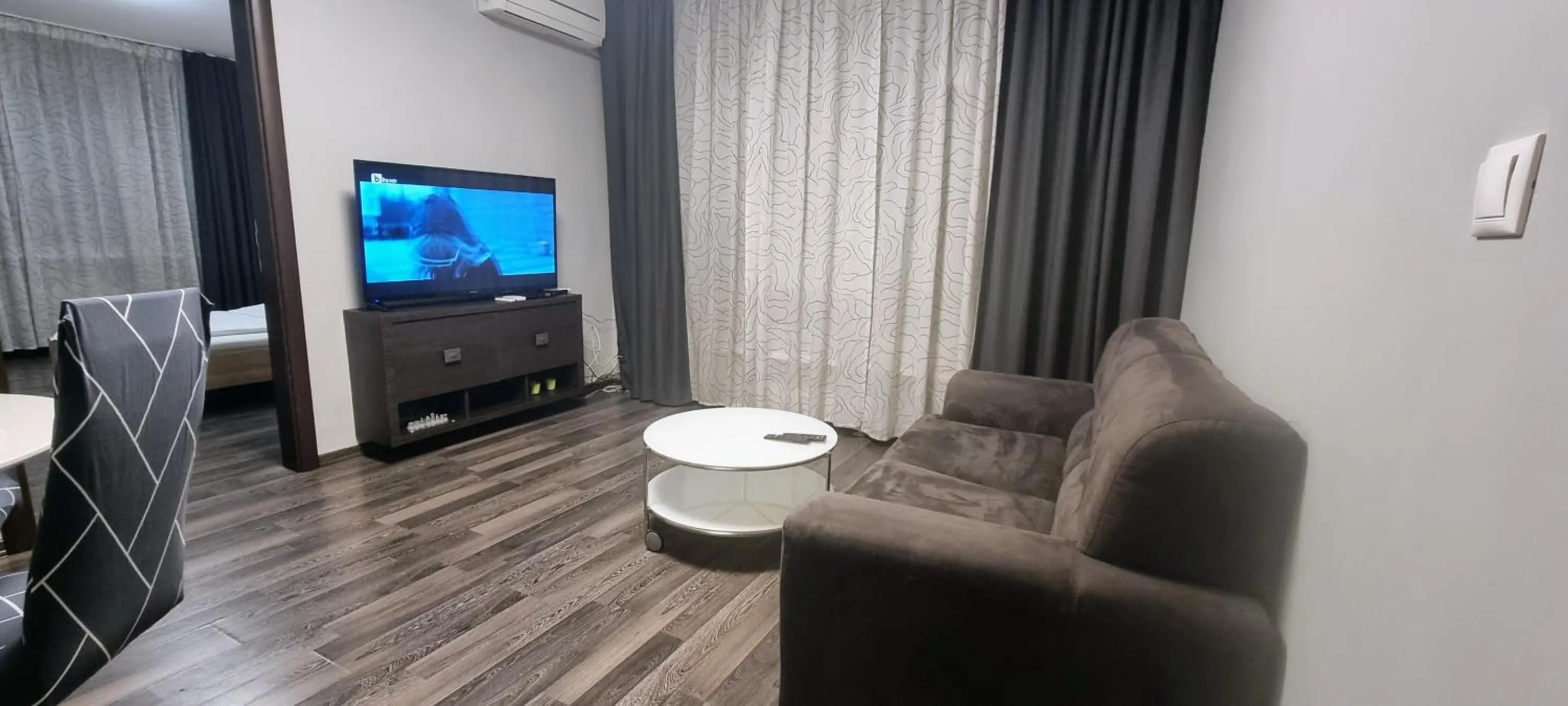 TV and multimedia in Starflat Quiet Parkside Suite