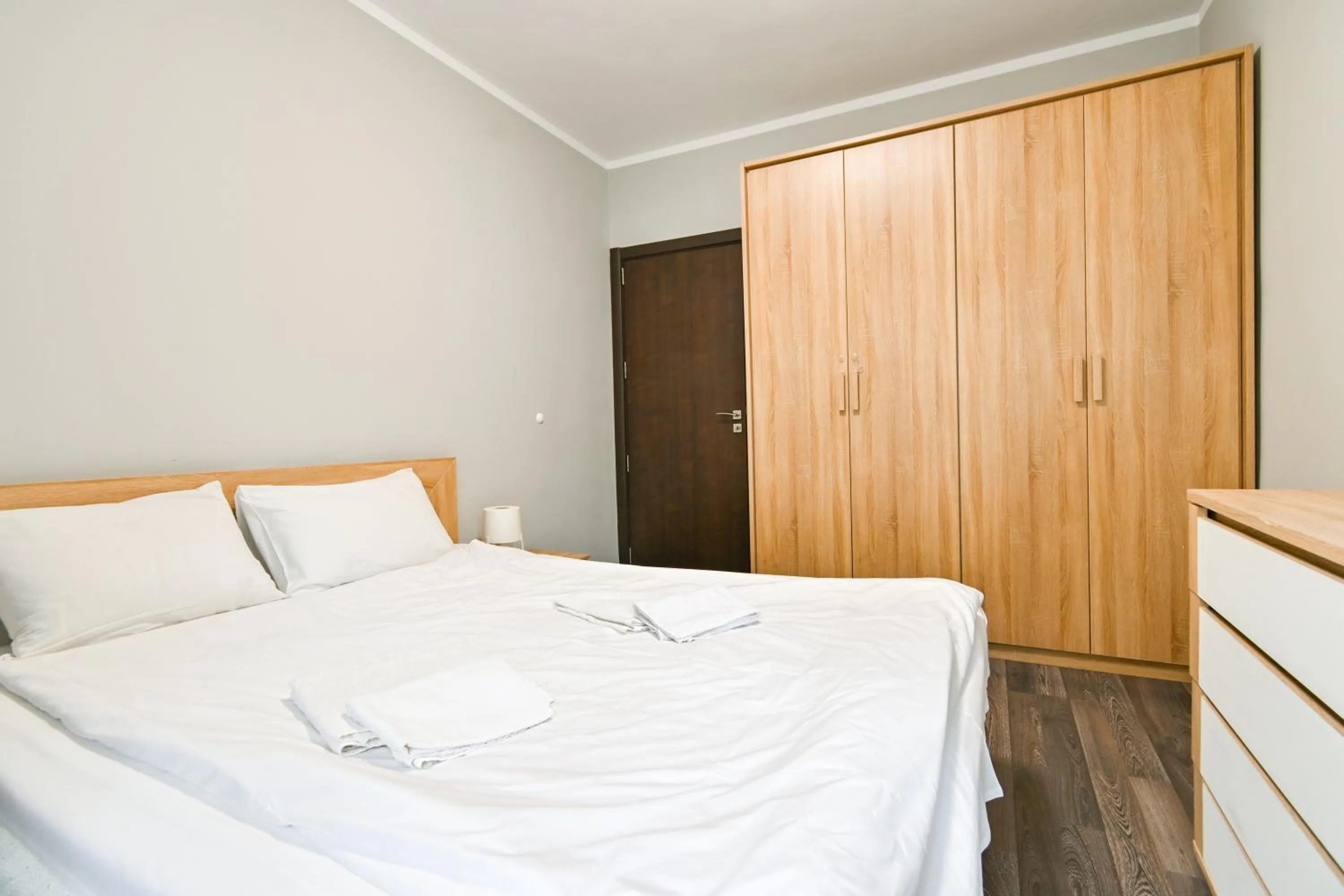 Bed in Starflat Quiet Parkside Suite