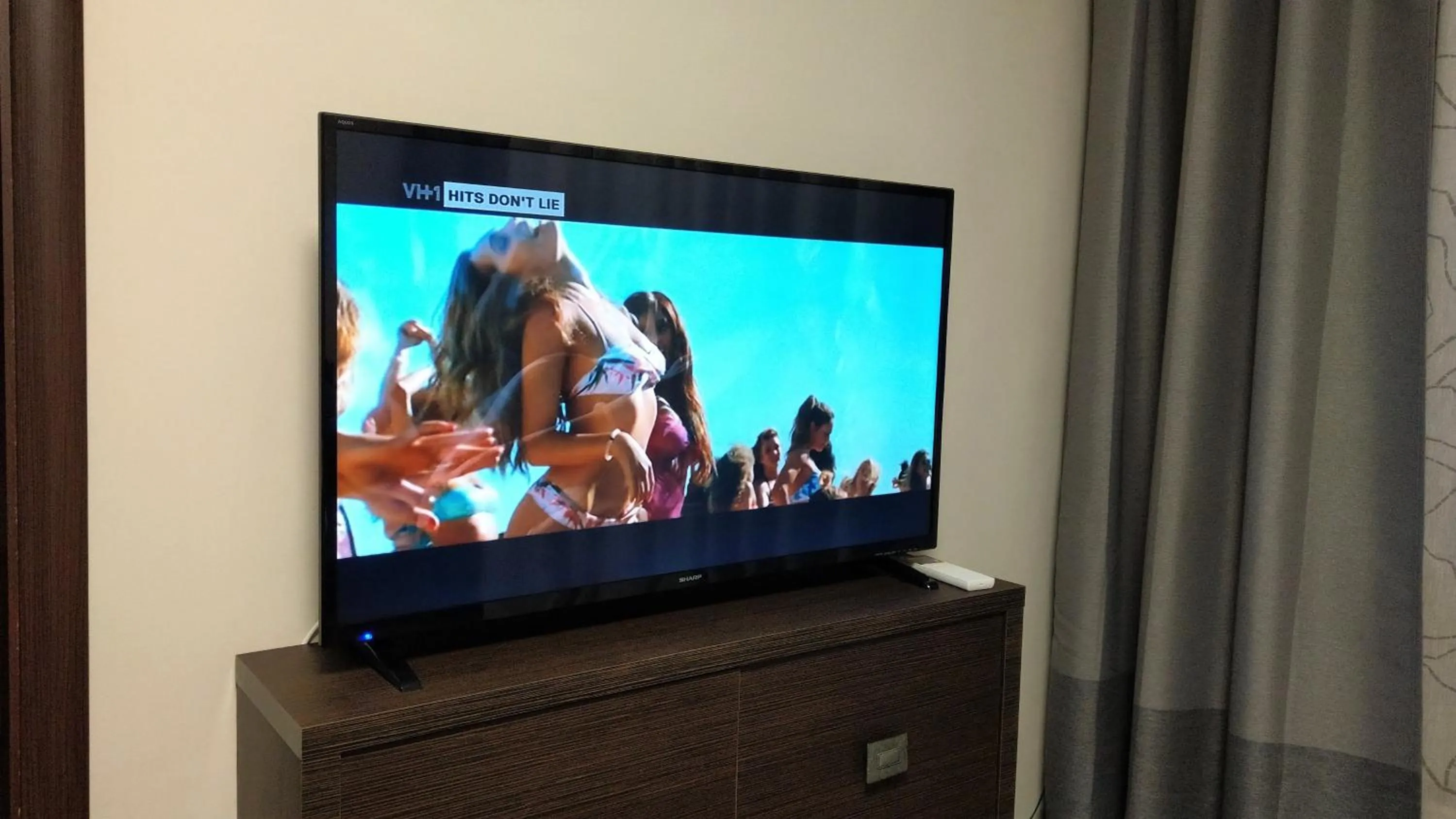 TV and multimedia in Starflat Quiet Parkside Suite