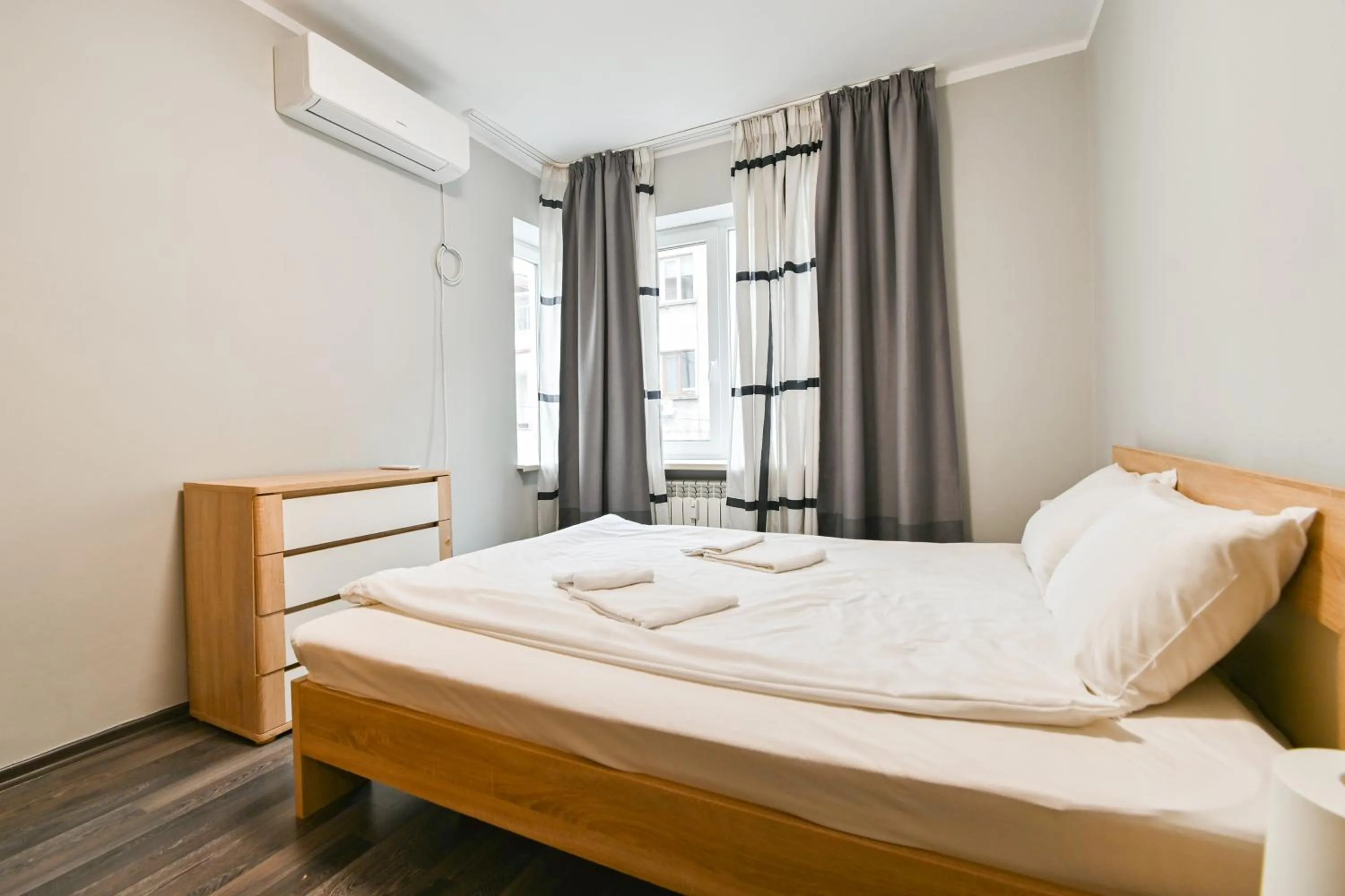 Bedroom, Bed in Starflat Quiet Parkside Suite